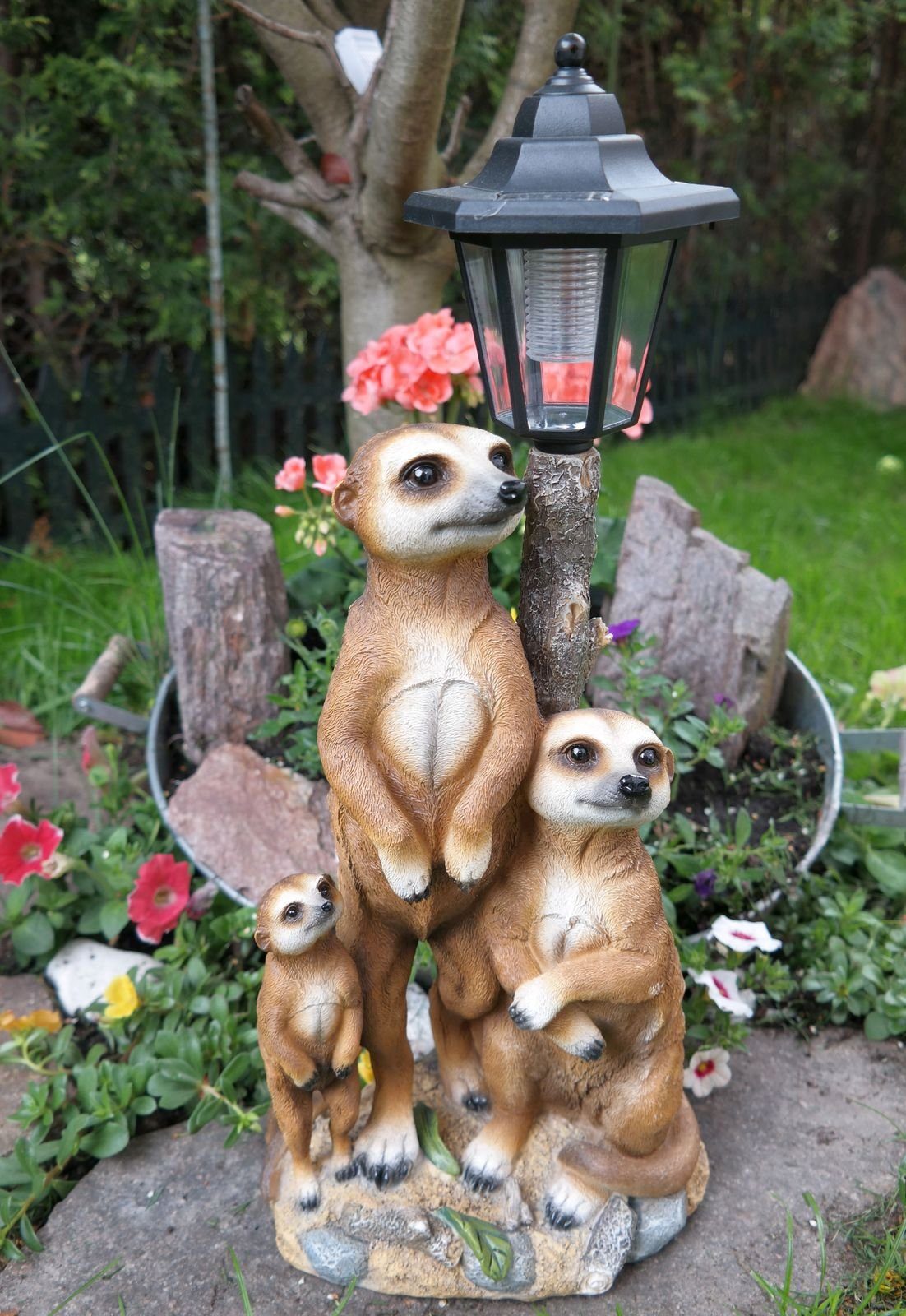 Kremers Schatzkiste Gartenfigur »Erdmännchen Familie mit Solarlaterne