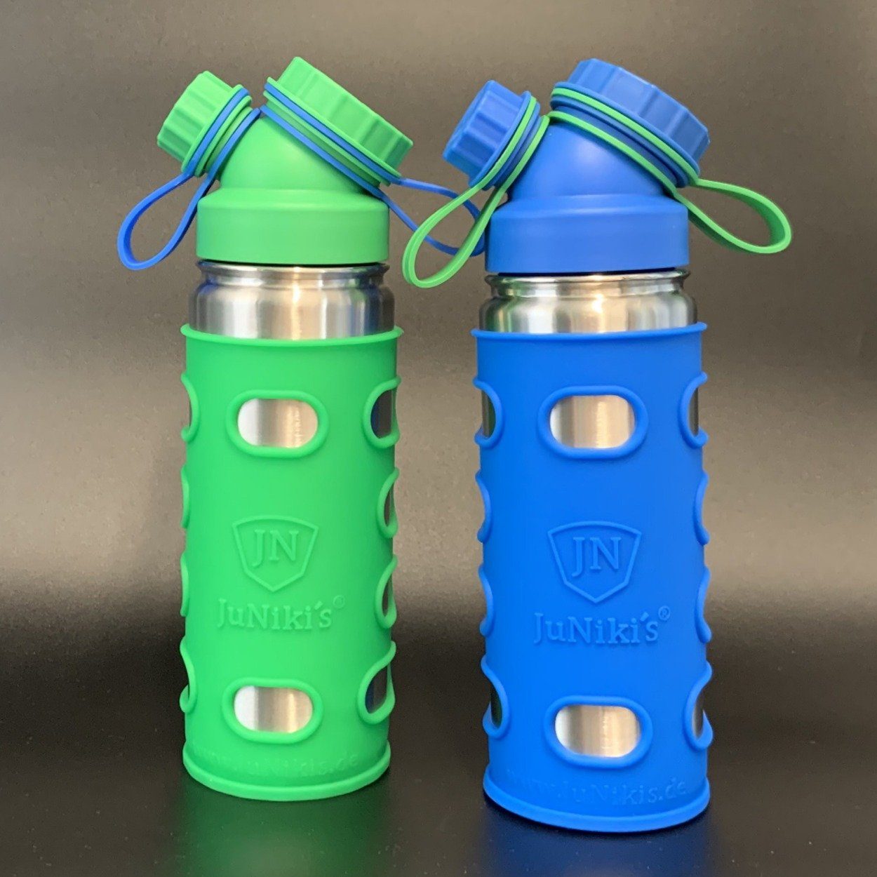 JN JuNiki´s Isolierflasche JuNiki´s eco line, 2er Set auslaufsichere isolierte Edelstahl-Trinkflasche mit Double Neck® Deckel (pat. pend) und Silikonhüllen grün blau