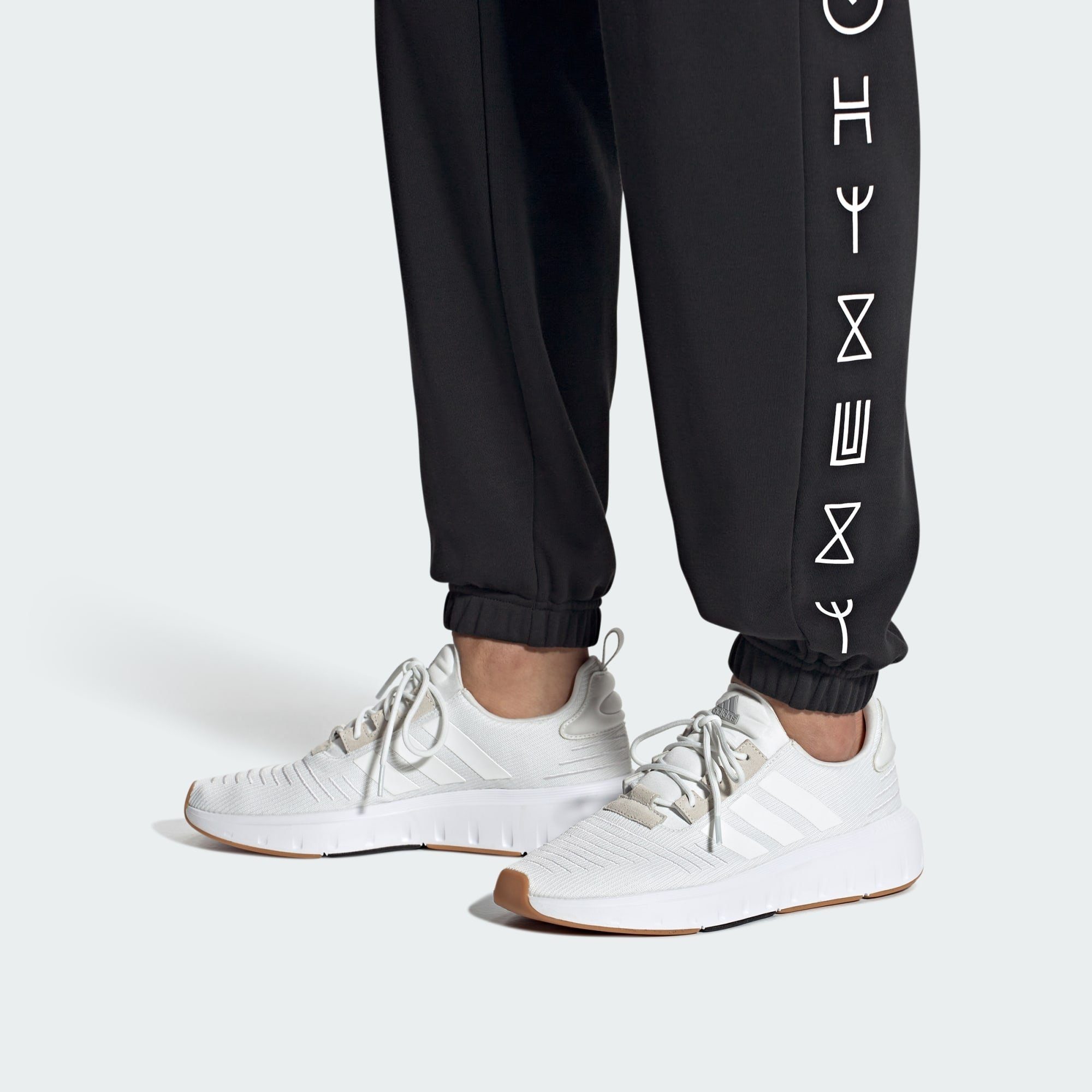 adidas Sportswear SWIFT RUN Core Cloud / Black White Cloud White Sneaker / SCHUH