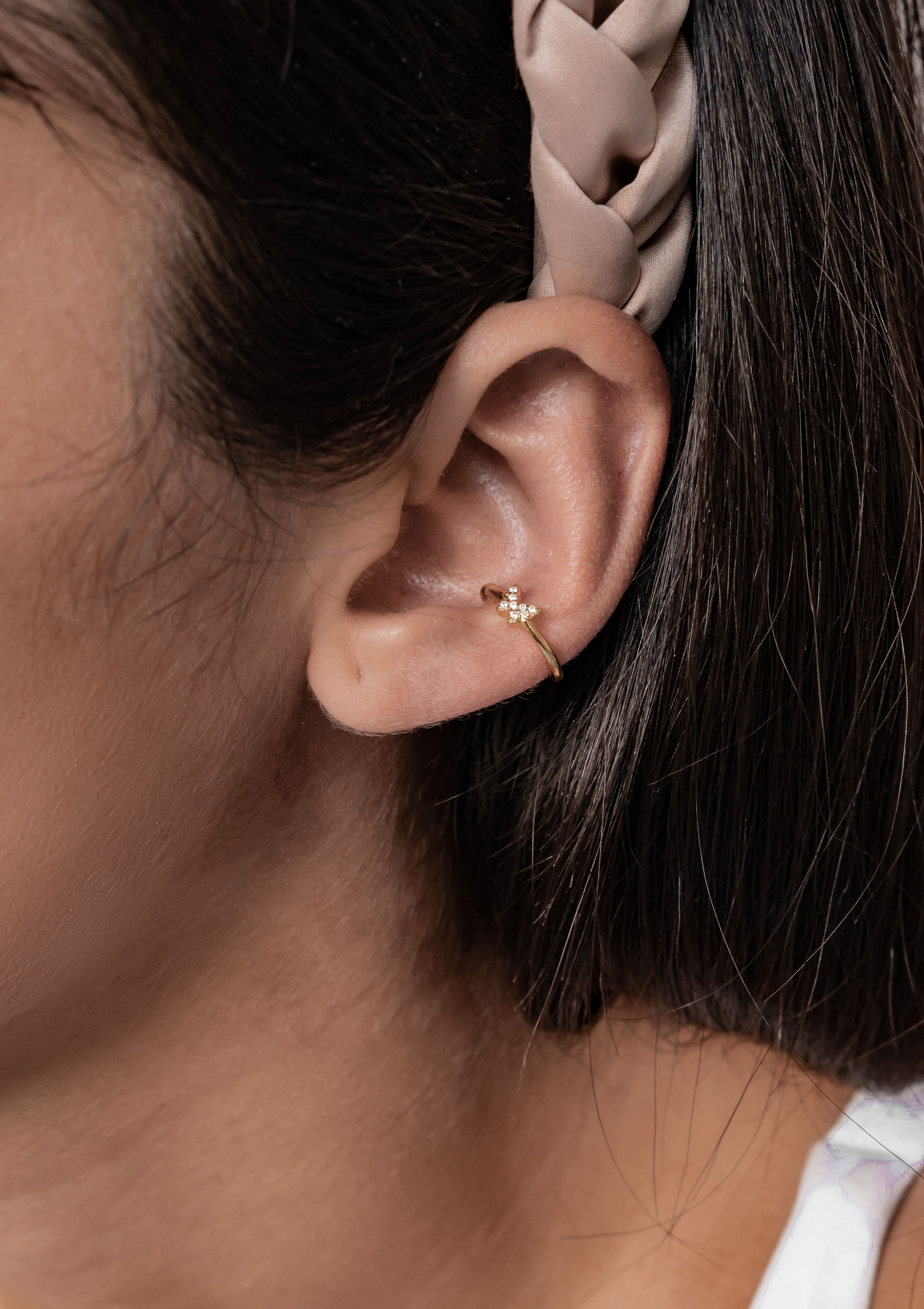 Hey Happiness Ohrklemme Flora & Fauna, aus 925 Silber vergoldet, Schmetterling und Blumen Ohrringe ohne Loch, Damen Ear Cuff