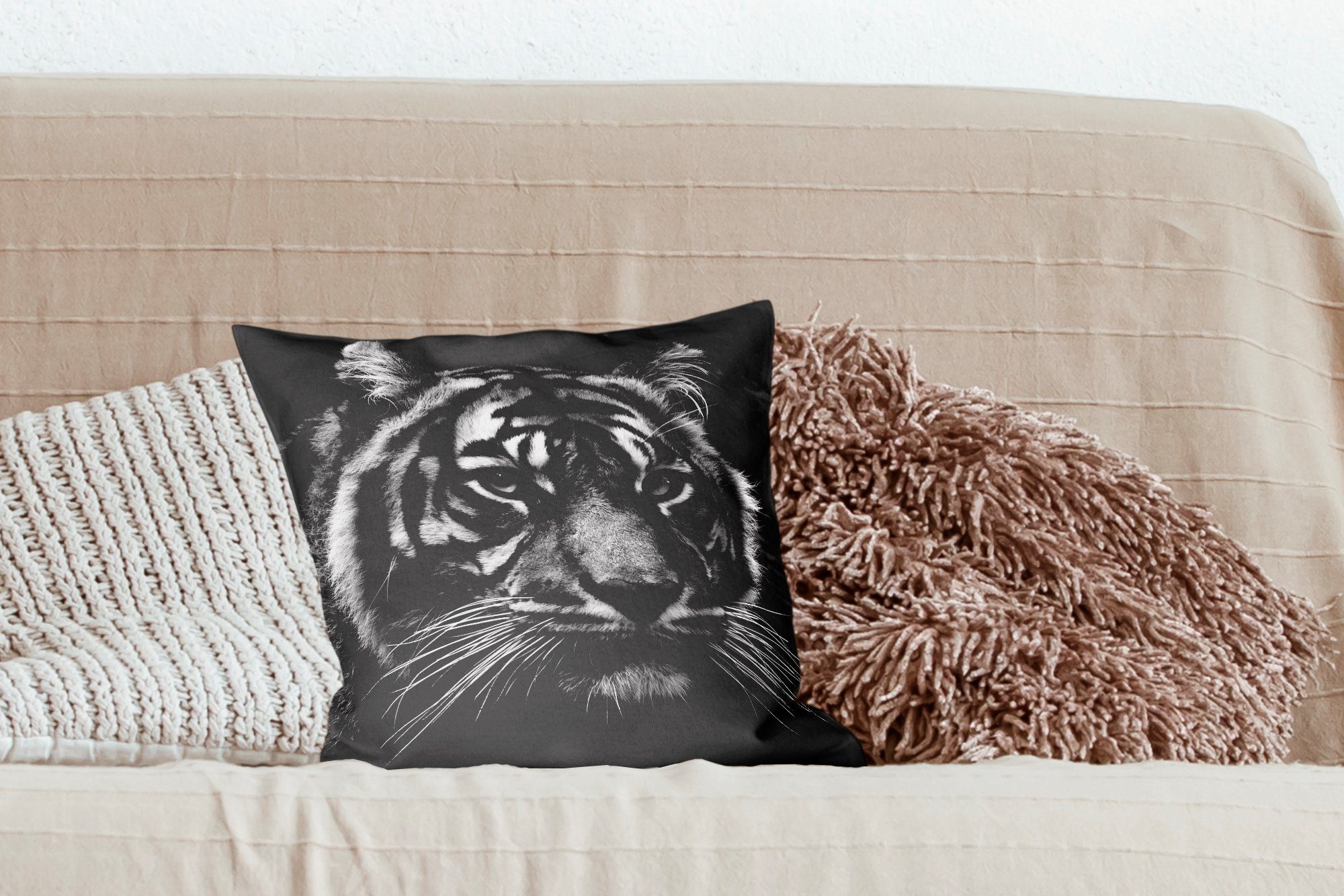 MuchoWow Dekokissen Tiger - - Weiß, Schwarz Deko, Sofakissen Wild für Schlafzimmer, - Wohzimmer, mit Zierkissen Füllung
