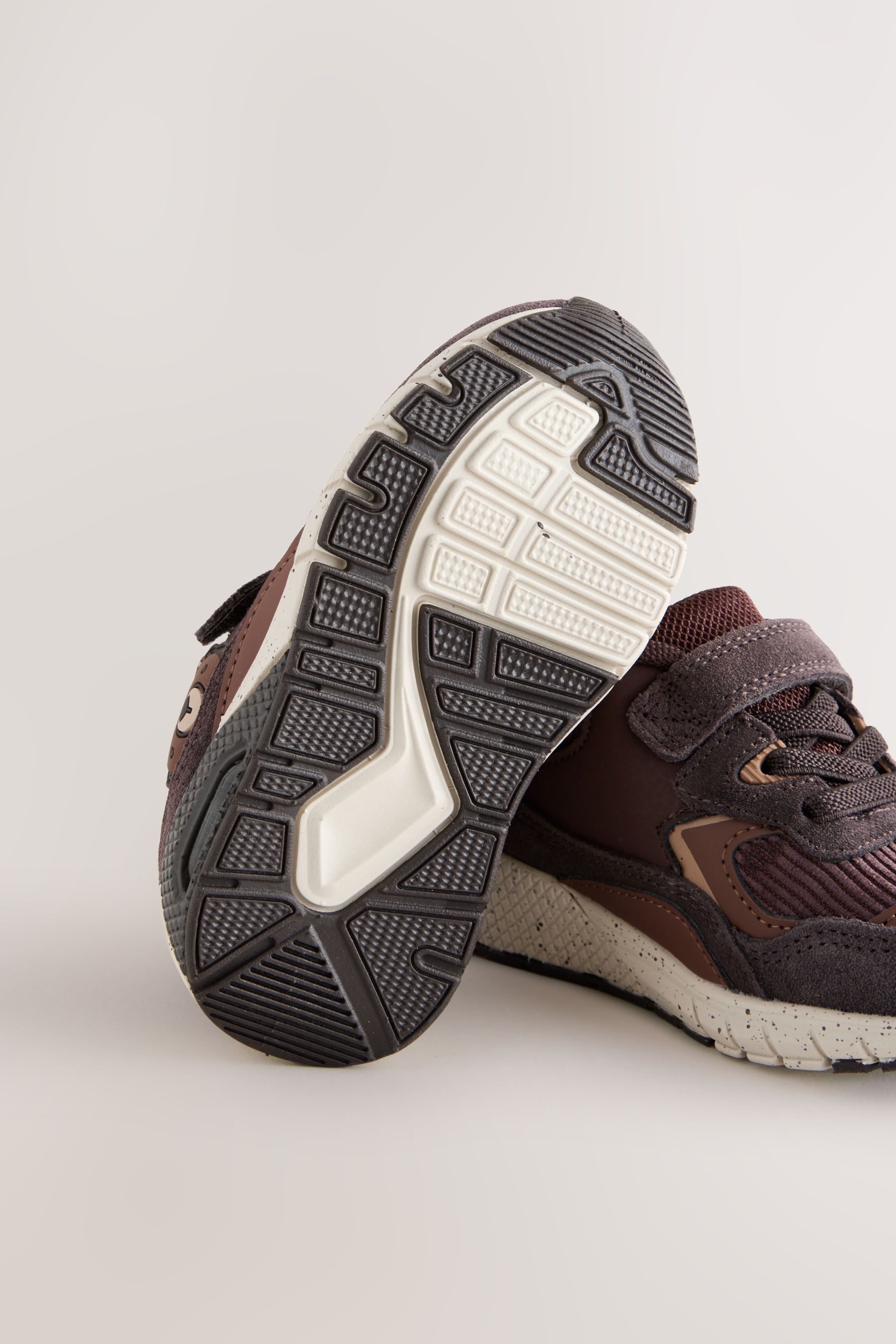 Next Elastischer Sportschuh mit Schnürung Sneaker (1-tlg)