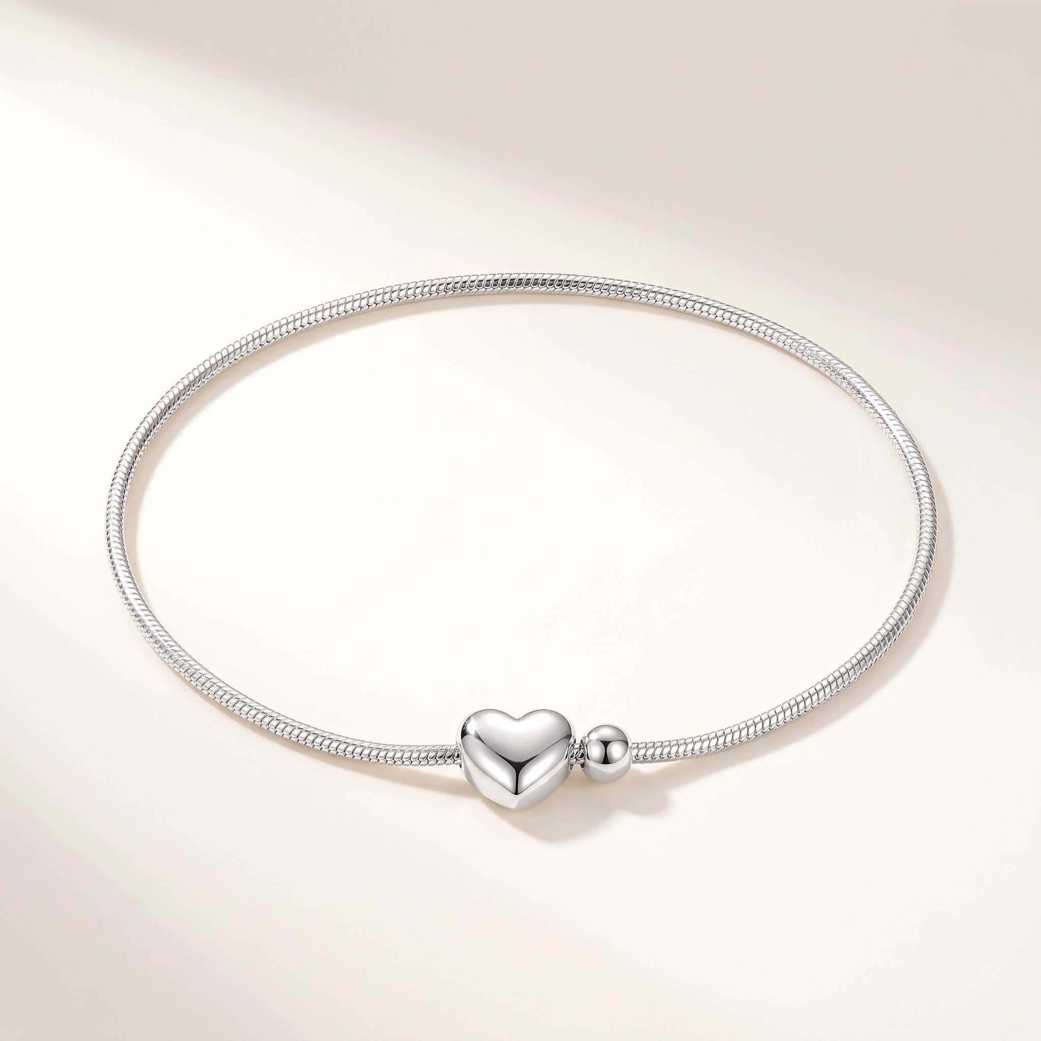 The Beauty House Armband silberfarbenes Kettenarmband mit Herz-Anhänger aus Legierung