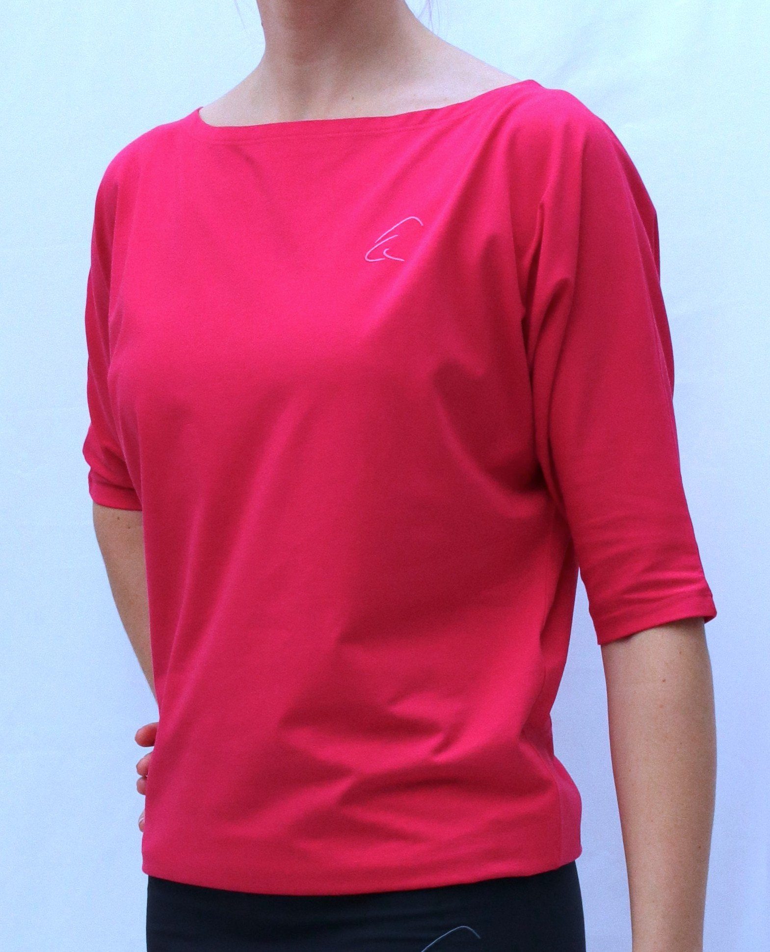 (U-Boot-Ausschnitt) in Sadaa Schulterausschnitt Bio-Baumwolle Raspberry mit Halbarmshirt ESPARTO Yogashirt breitem Wohlfühlshirt