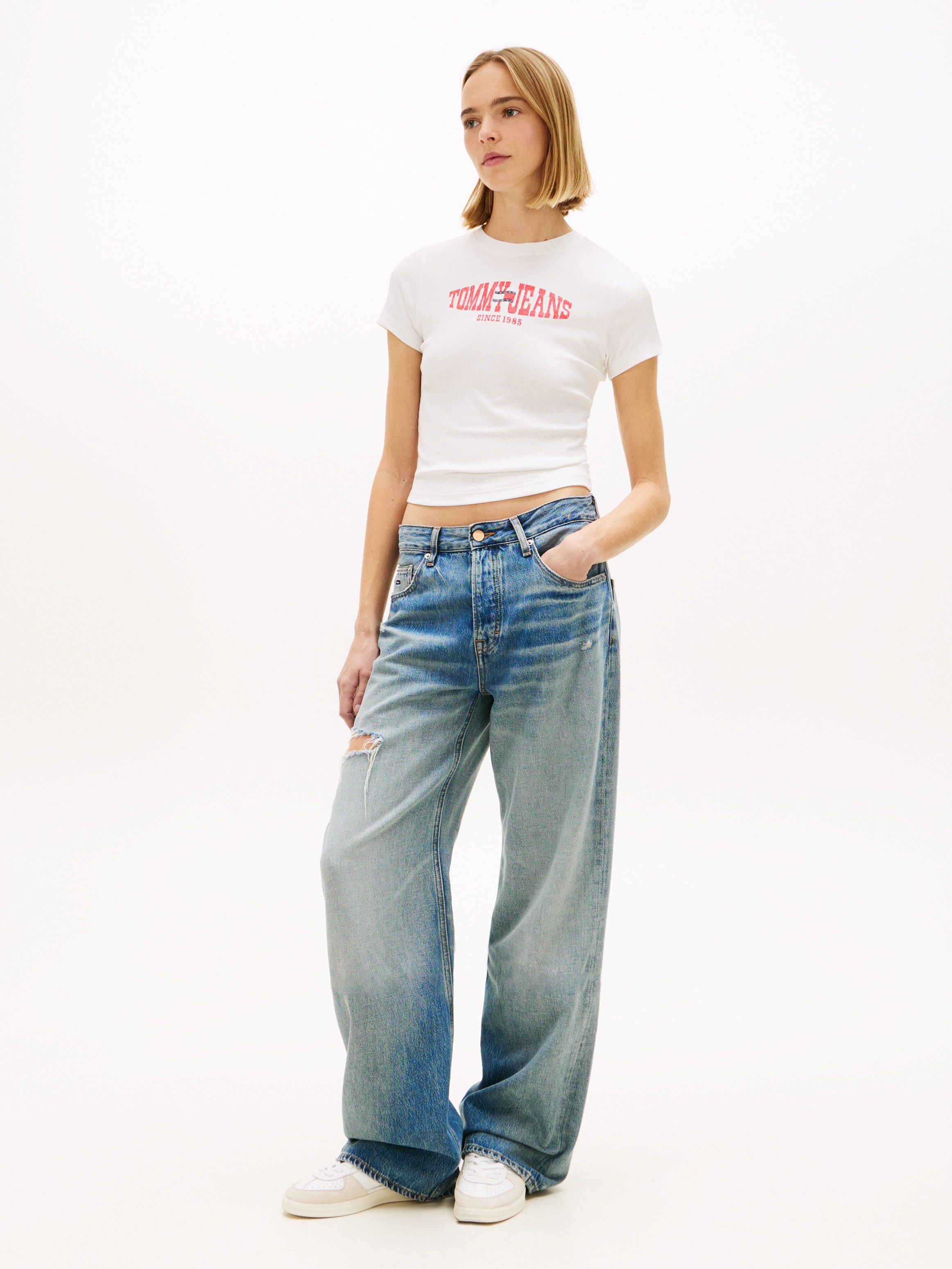 Tommy Jeans Kurzarmshirt TJW SLIM SHORT WAVY FLAG SS TEE mit Logoprint