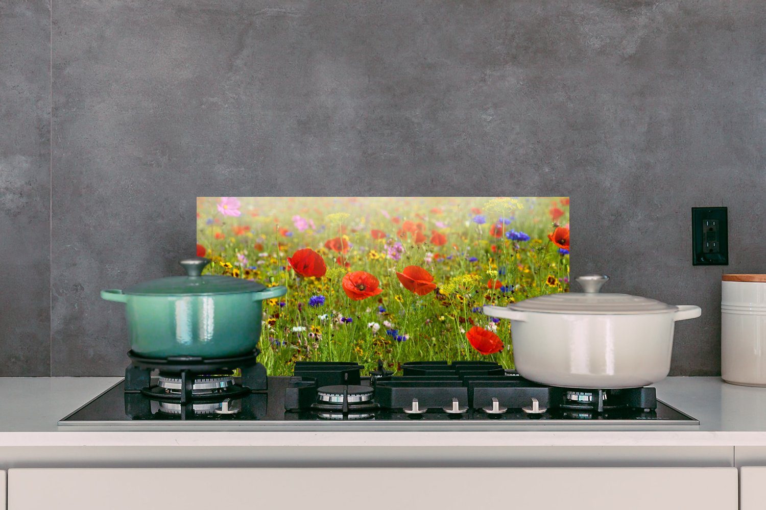 MuchoWow Küchenrückwand Frühling - Blumen Gras - für cm, gegen - - Wandschutz, Grün, und 60x30 Fett Rot - Mohn Schmutzflecken Küchen (1-tlg)