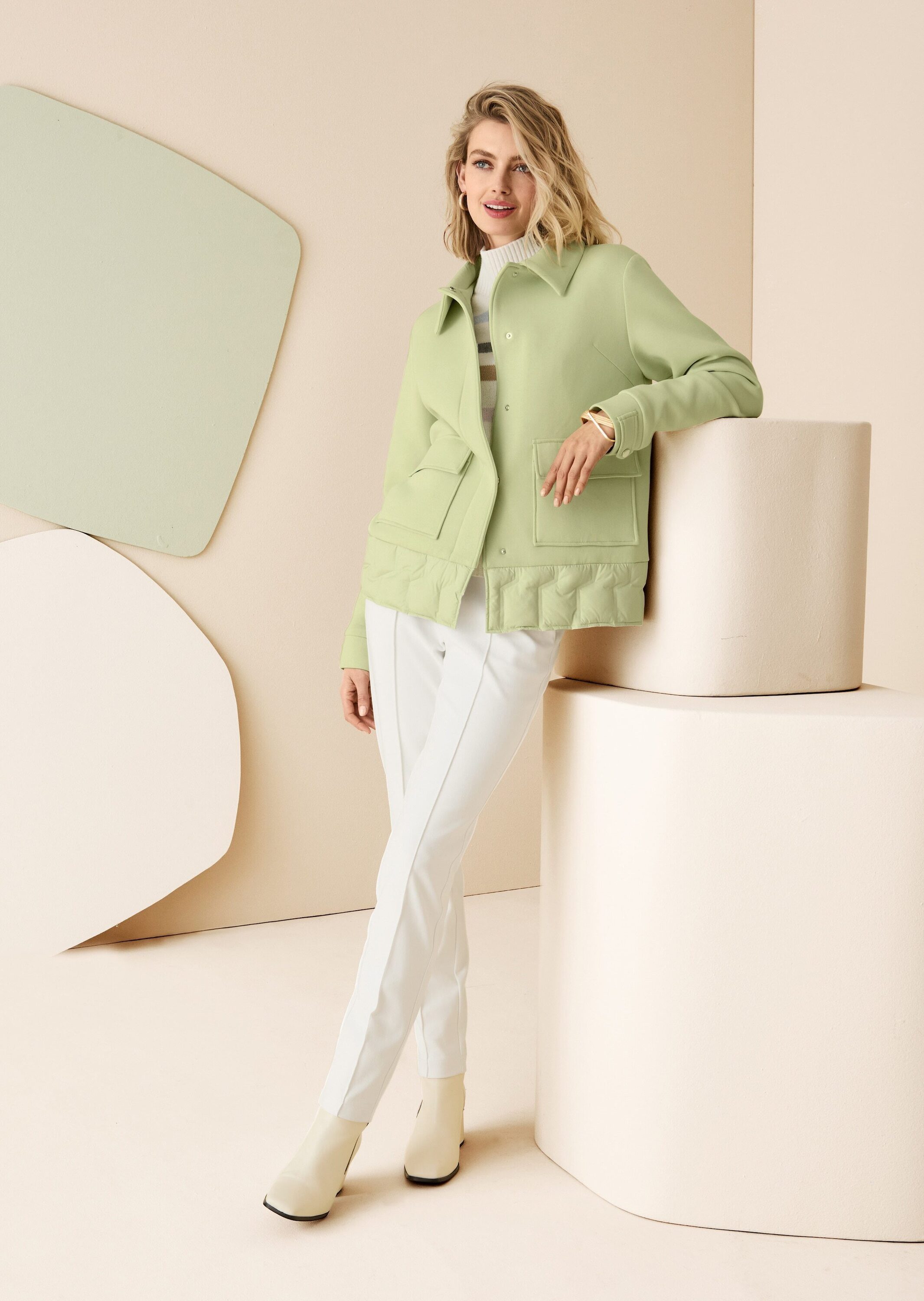 MADELEINE Outdoorjacke Kurzjacke mit Druckknopfverschluss Baumwolljacke mit Klappkragen, Taschen und Langarm