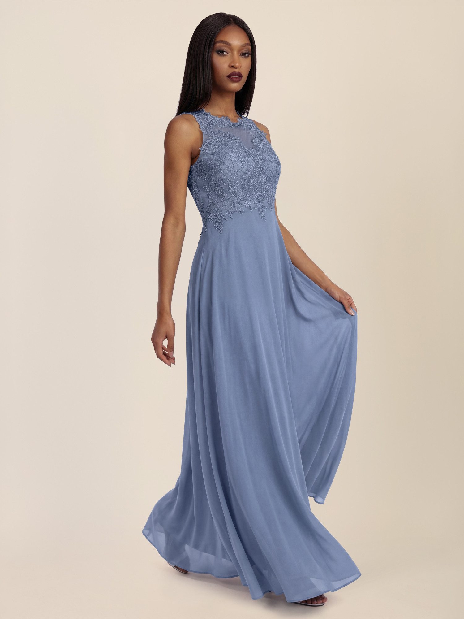 Apart Abendkleid mit floraler Spitze und fließendem Rock