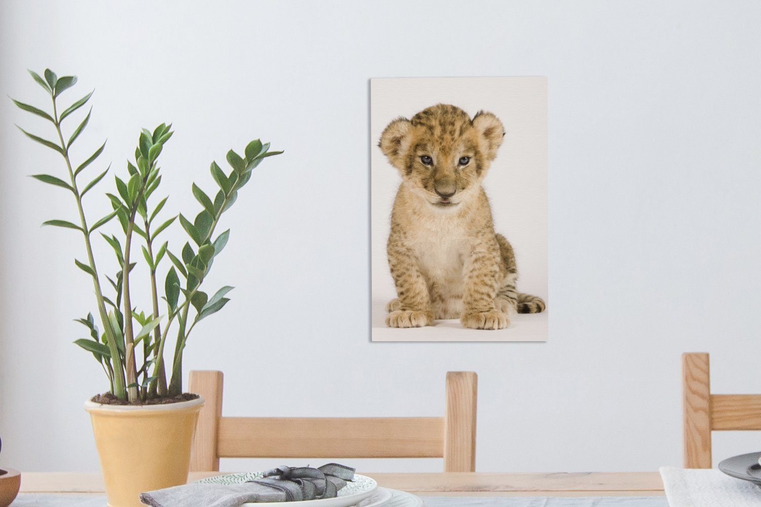 Leinwandbild Leinwandbild 20x30 St), Löwenbaby - (1 - fertig cm inkl. Tiere Gemälde, Zackenaufhänger, bespannt OneMillionCanvasses® Porträt,