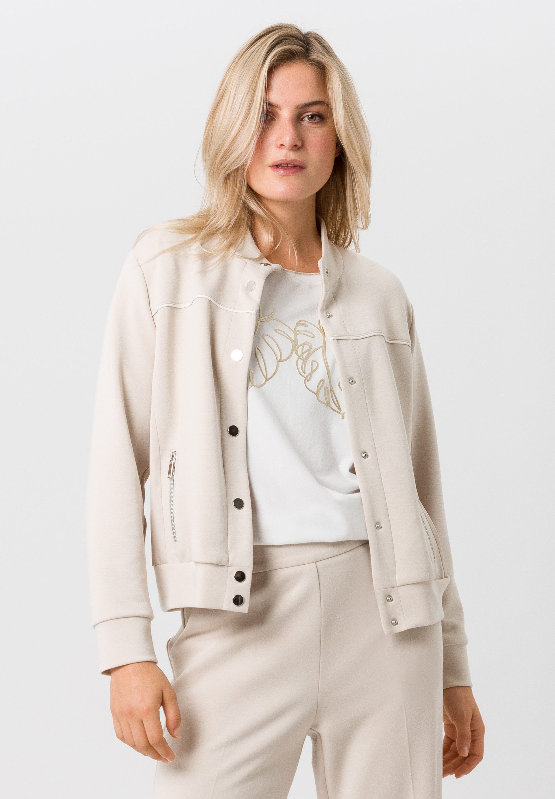 Kurzjacke mit praktischen Taschen