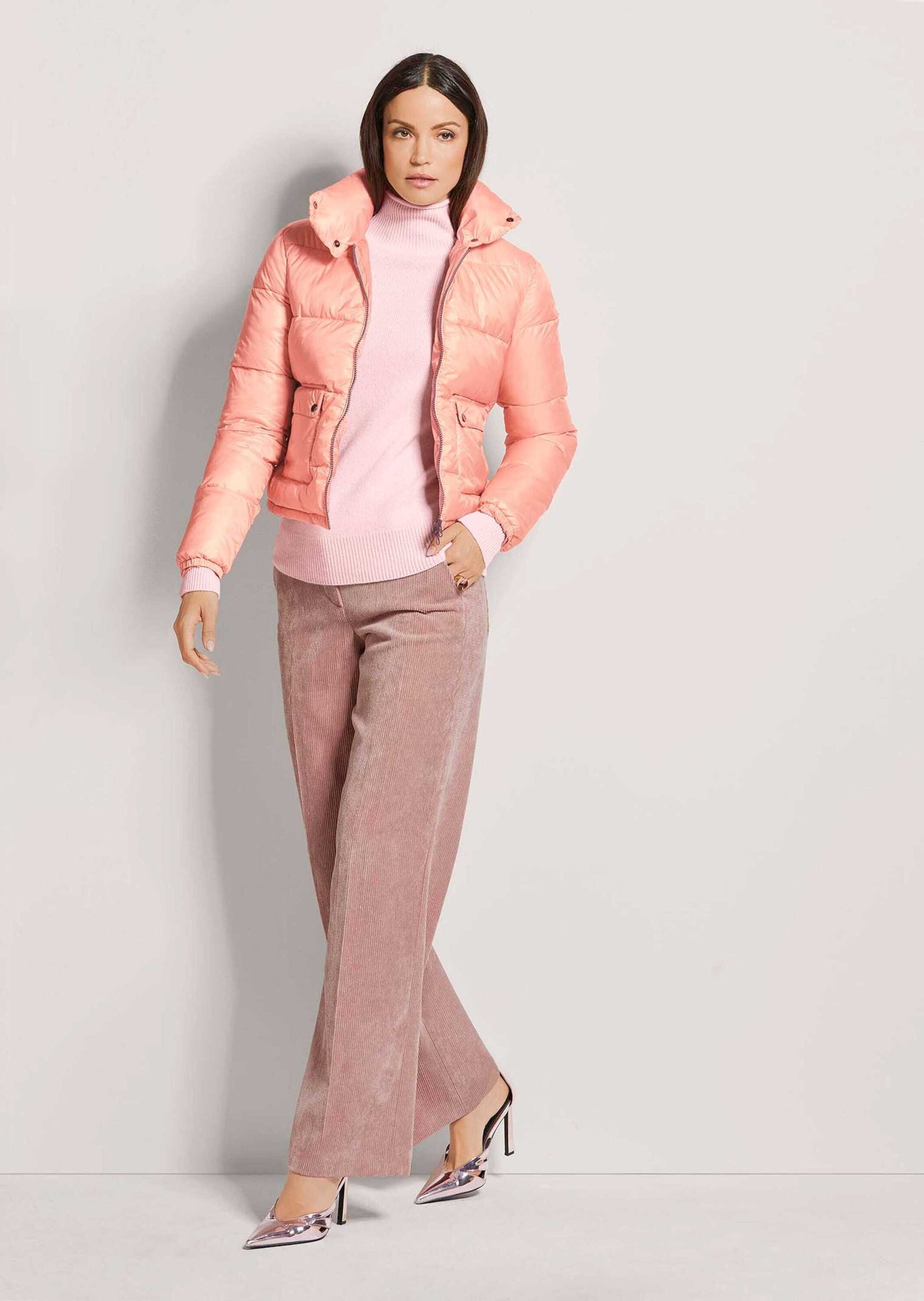 MADELEINE Steppjacke Sportlich verkürzte Steppjacke, Langarm Unifarbenes Design, hoher Stehkragen, praktischer Zipper