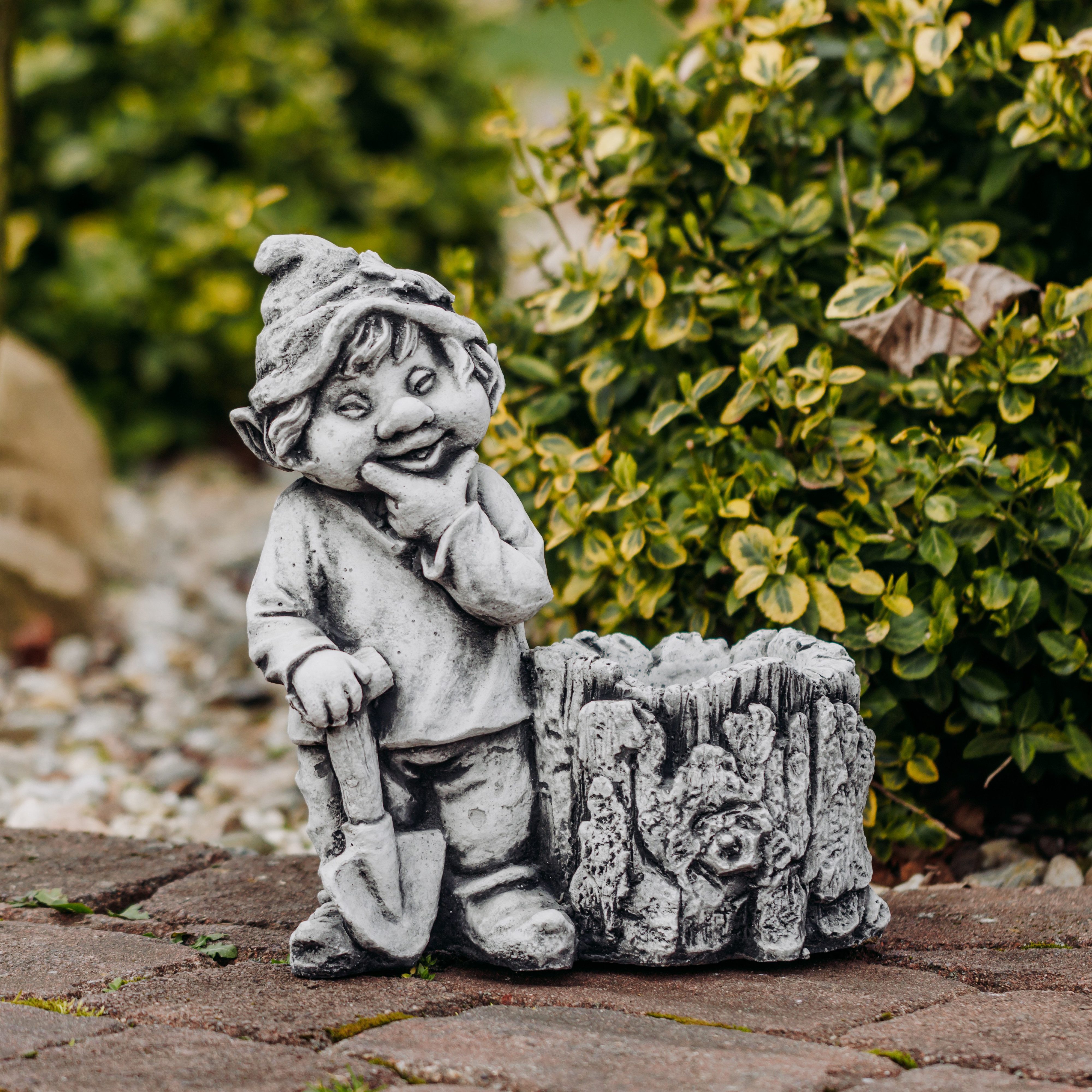 gartendekoparadies.de Gartenfigur Gnom Waldfreund, Steinfigur, H. 33 cm, 8 kg, Frostsicher