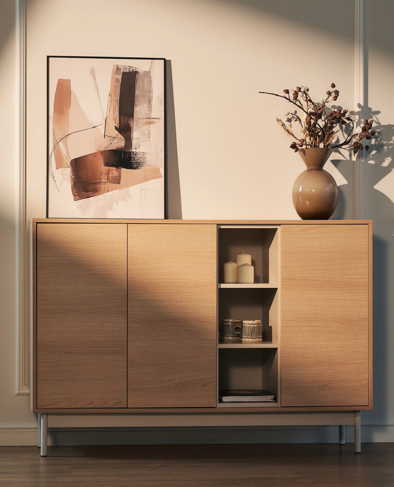 Selsey Sideboard LAYEN, 3-türig mit drei offenen Fächern Eichenholzoptik Kaschmirgrau 138 cm