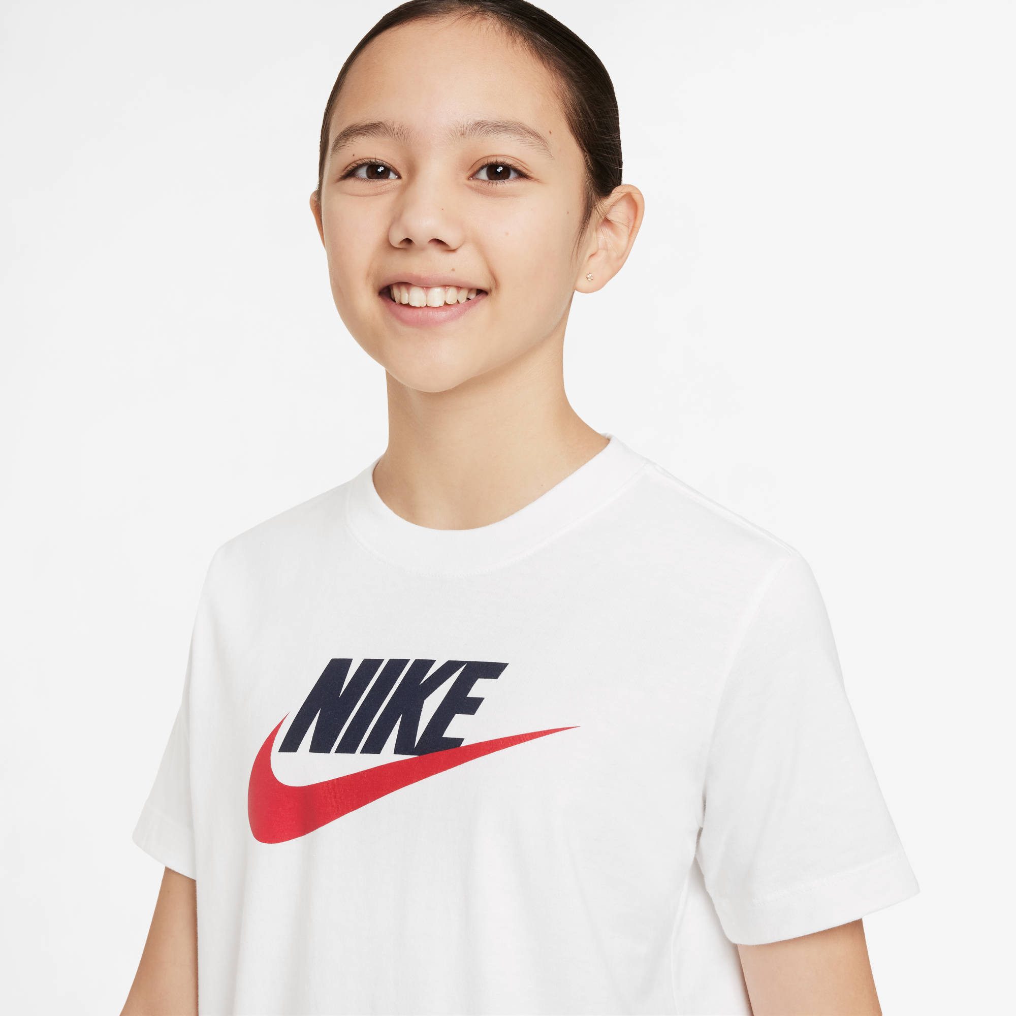 Nike Sportswear T-Shirt K NSW TEE FUTURA HBR für Jugendliche, sportlicher Stil, Kurzarm, Rundhalsausschnitt
