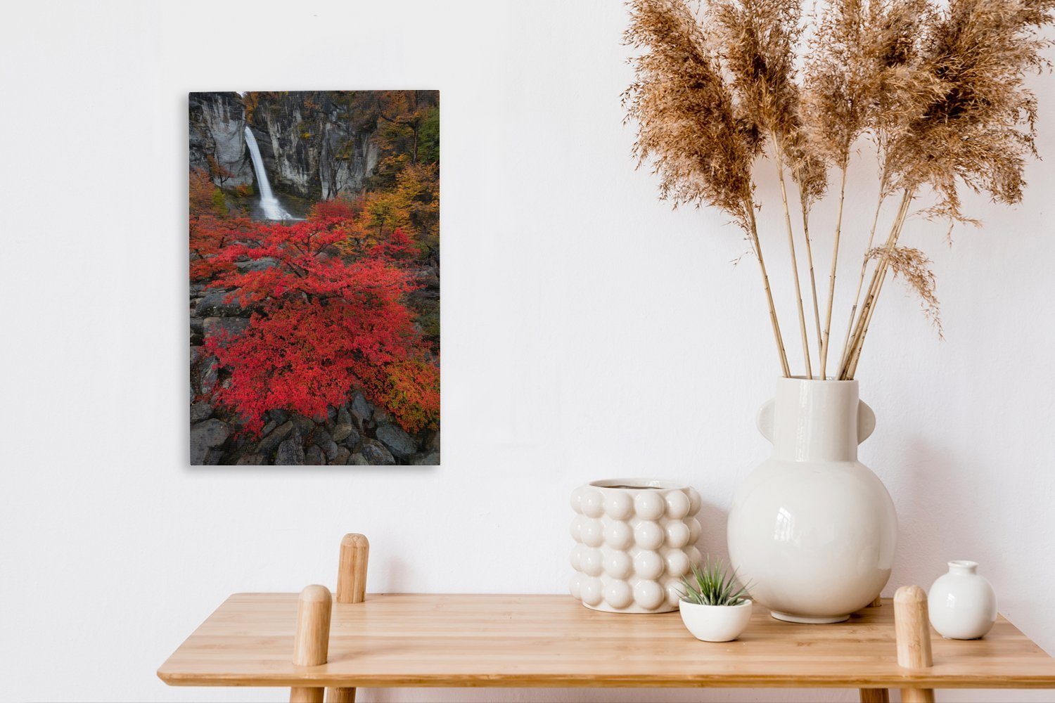 inkl. bespannt St), Wasserfall Glaciares 20x30 Los Leinwandbild (1 in, bei vor fertig Bunte Pflanzen fließenden Leinwandbild einem OneMillionCanvasses® cm Gemälde, Zackenaufhänger,