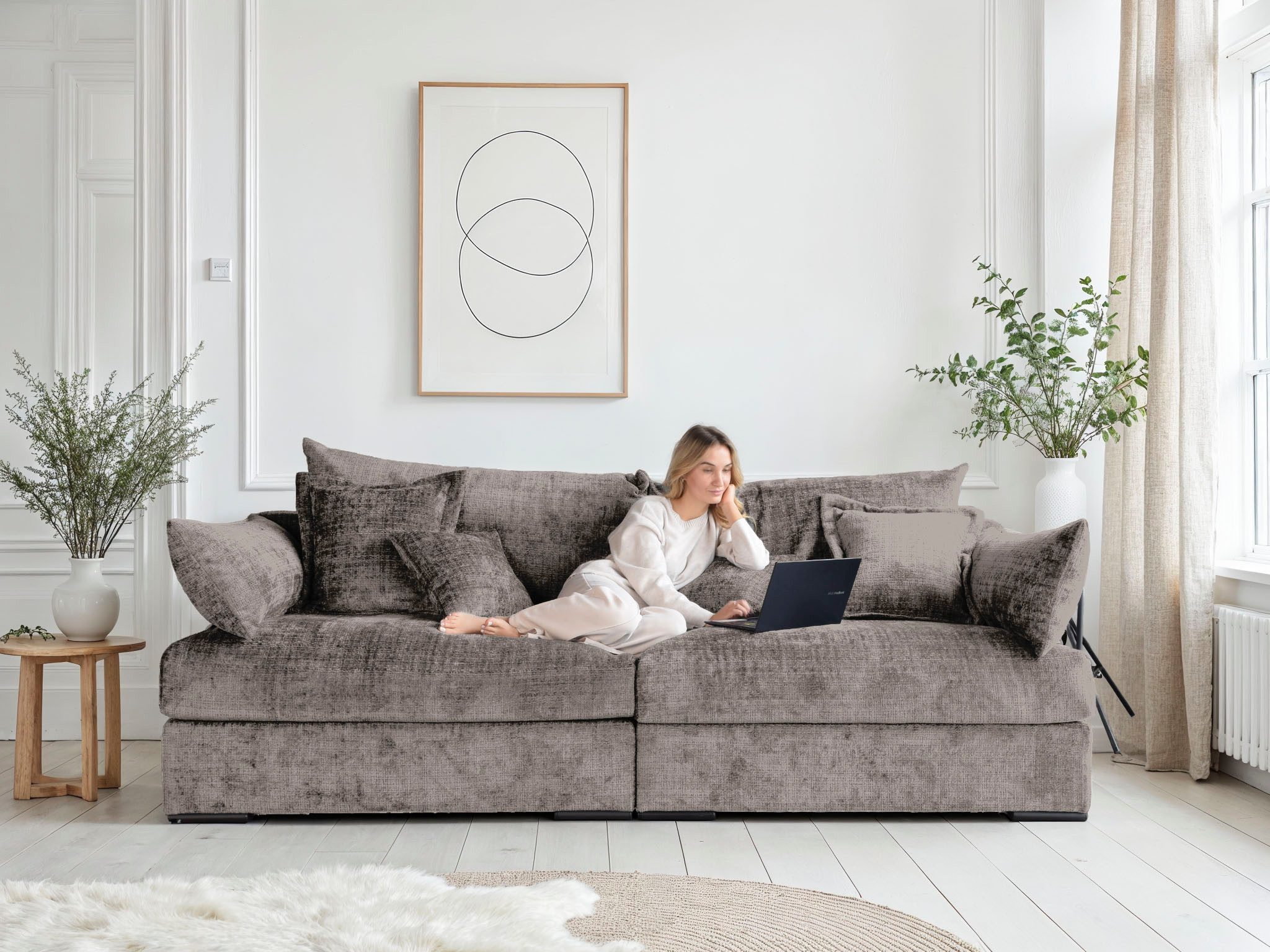 Home affaire Big-Sofa Casa XXL, B: 247 cm, 4 Zierkissen, Mega-Sofa, in Cord oder Chenille-Struktur, Federkern