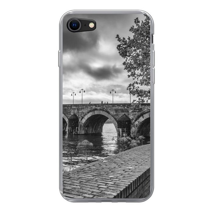 MuchoWow Handyhülle Brücke - Maastricht - Schwarz - Weiß Handyhülle Apple iPhone 8 Smartphone-Bumper Print Handy Schutzhülle