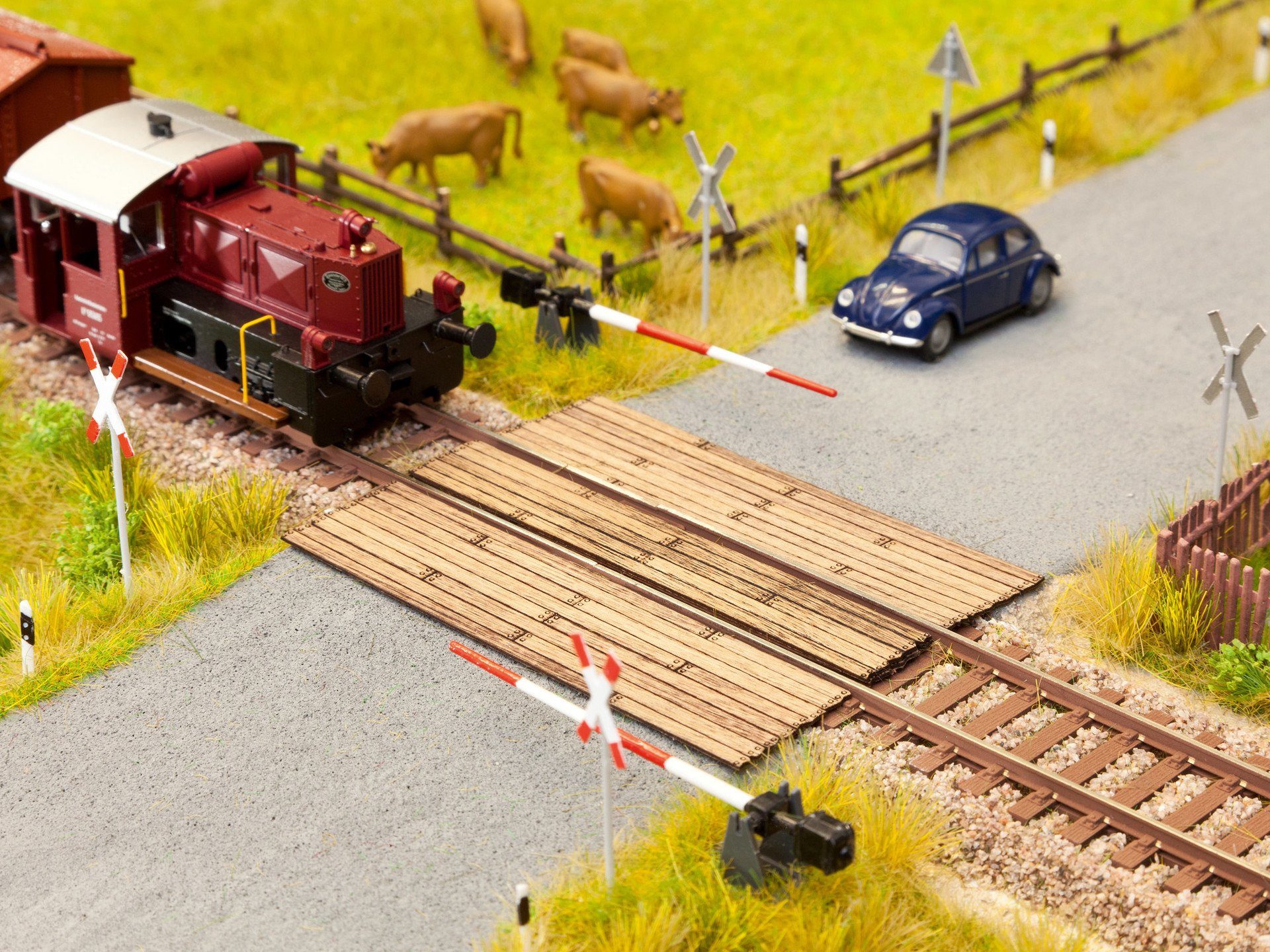 Modelleisenbahn-Gebäude Bahnübergang Holzbohlen, für Modellbau Projekte, g