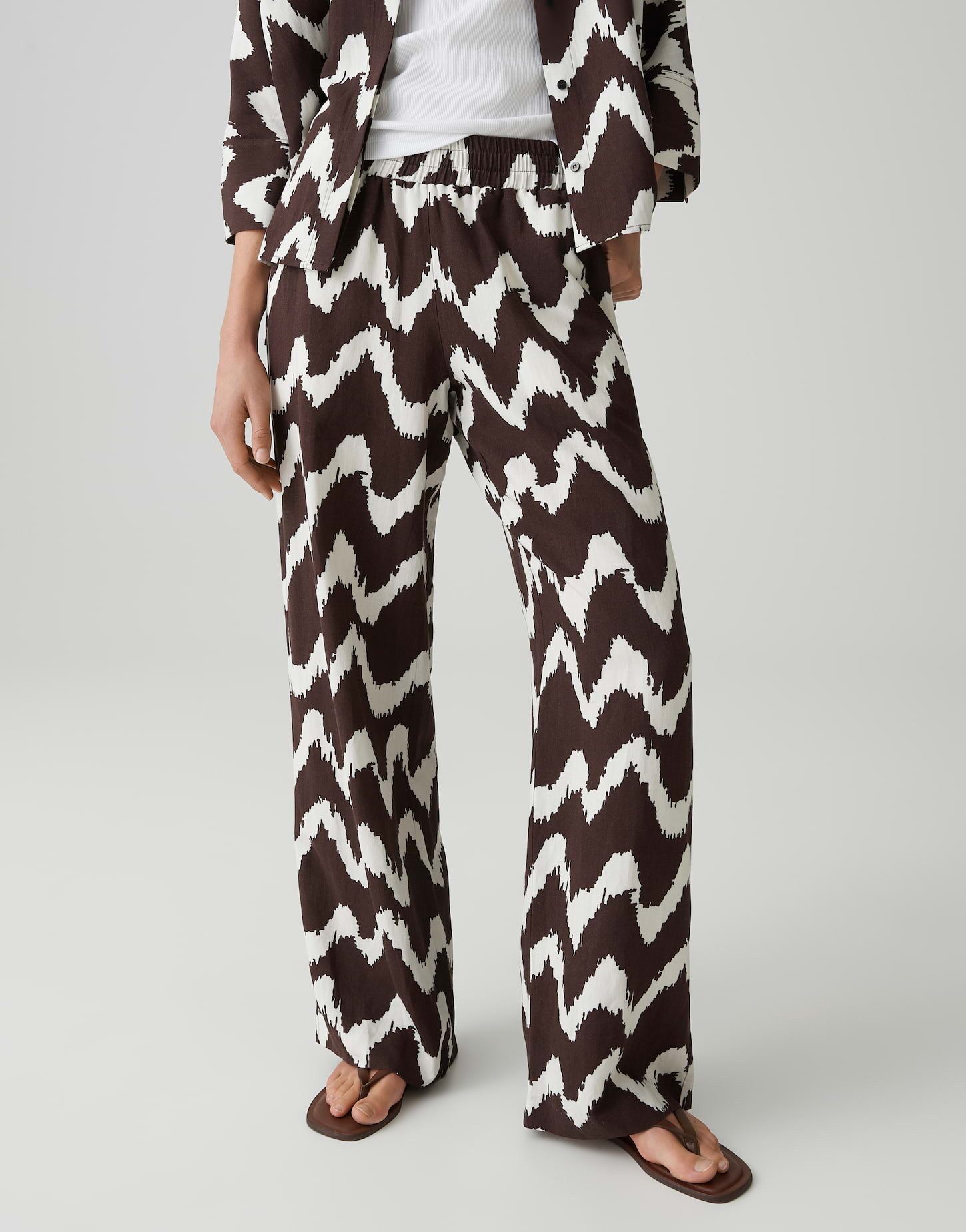 OPUS PANTS Stoffhose Malotta float aus Webware mit Allover Print Praktische Taschen runden den entspannten Look ab
