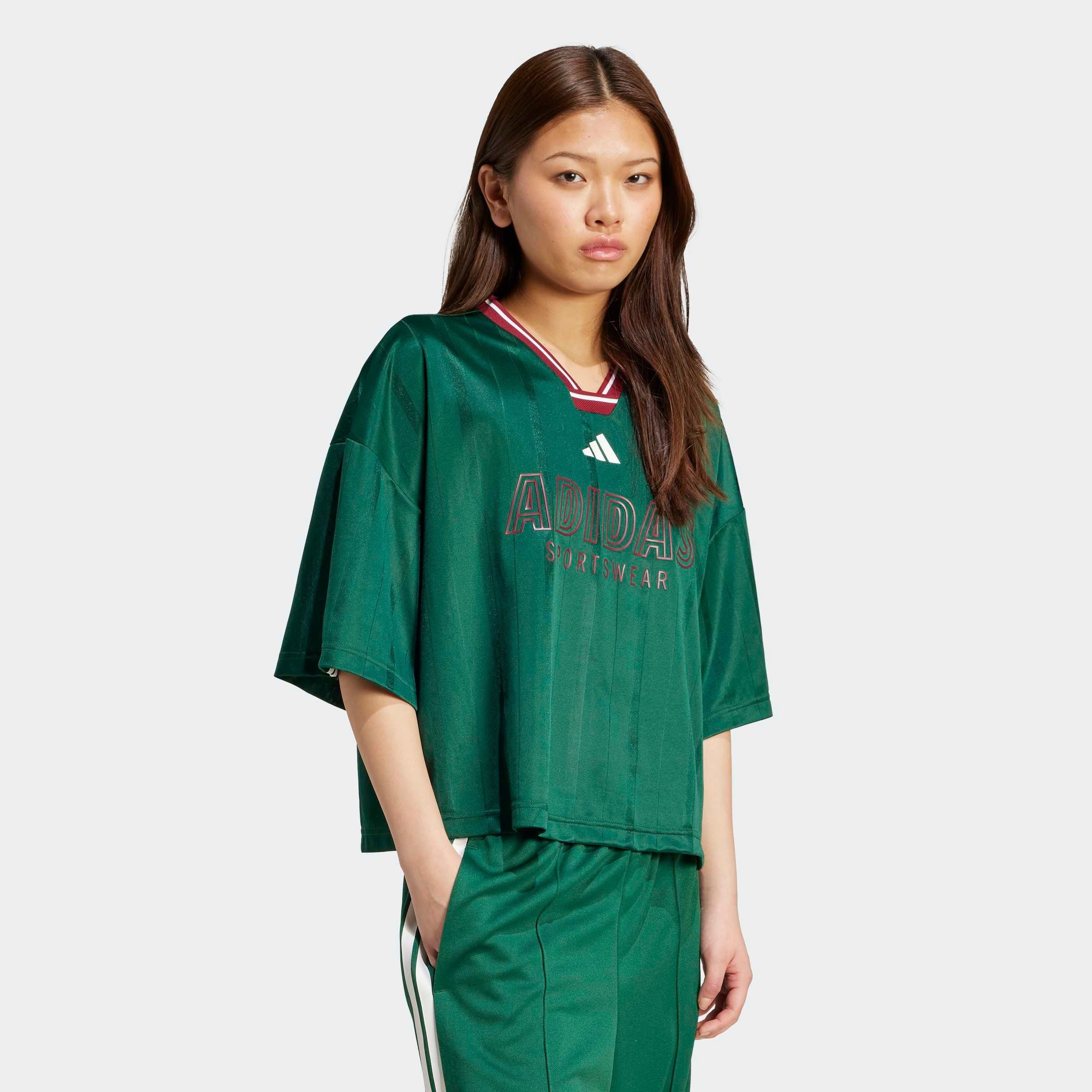 adidas Sportswear T-Shirt W TIRO GC BF T lockerer Boyfriend-Fit, mit V-Ausschnitt, länger geschnittene Ärmel