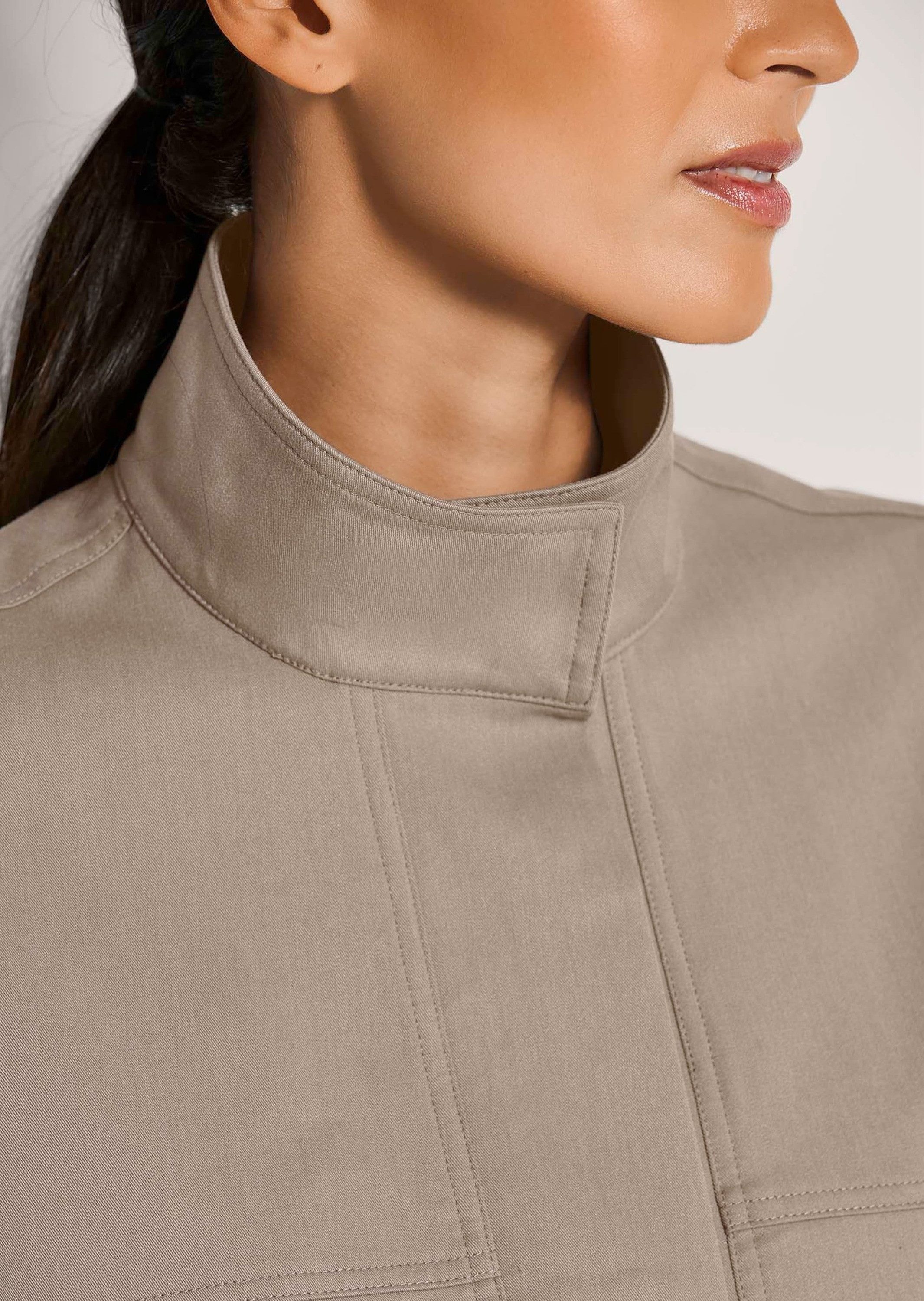 MADELEINE Outdoorjacke Kurzjacke mit Stehkragen – Bild 4 von 5