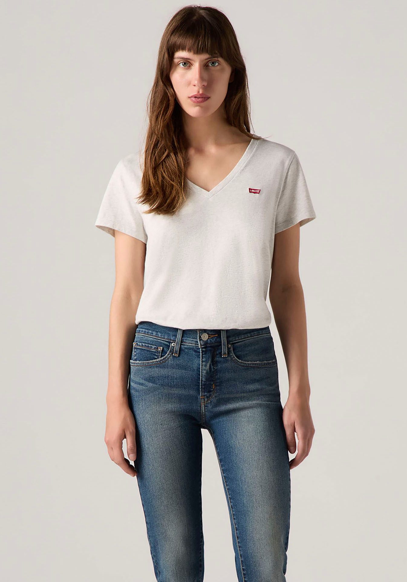 Levi's® V-Shirt Perfect Tee mit kleinem Batwing- Logo