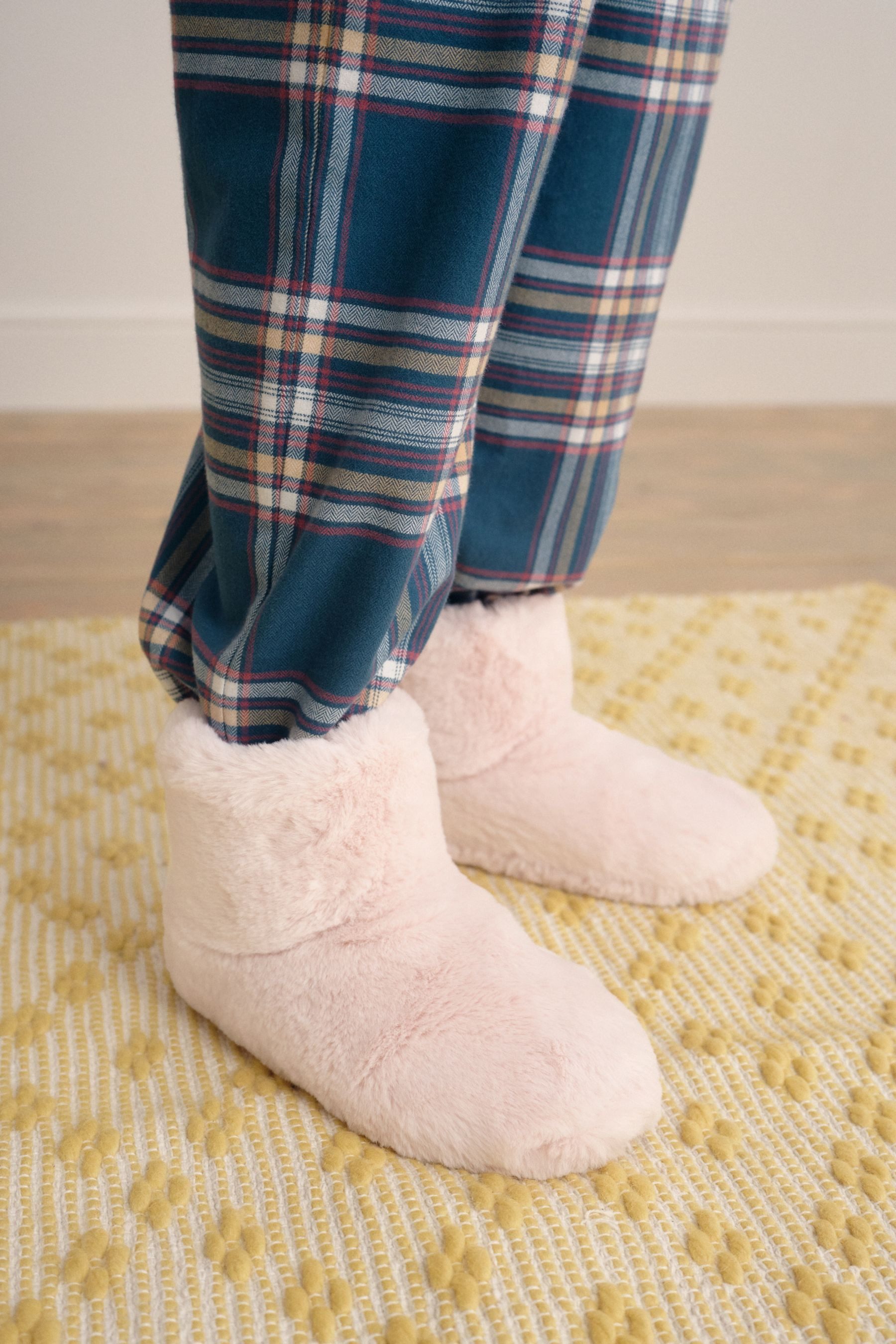 Next Hausstiefel aus Kunstfell Hausschuh (1-tlg)