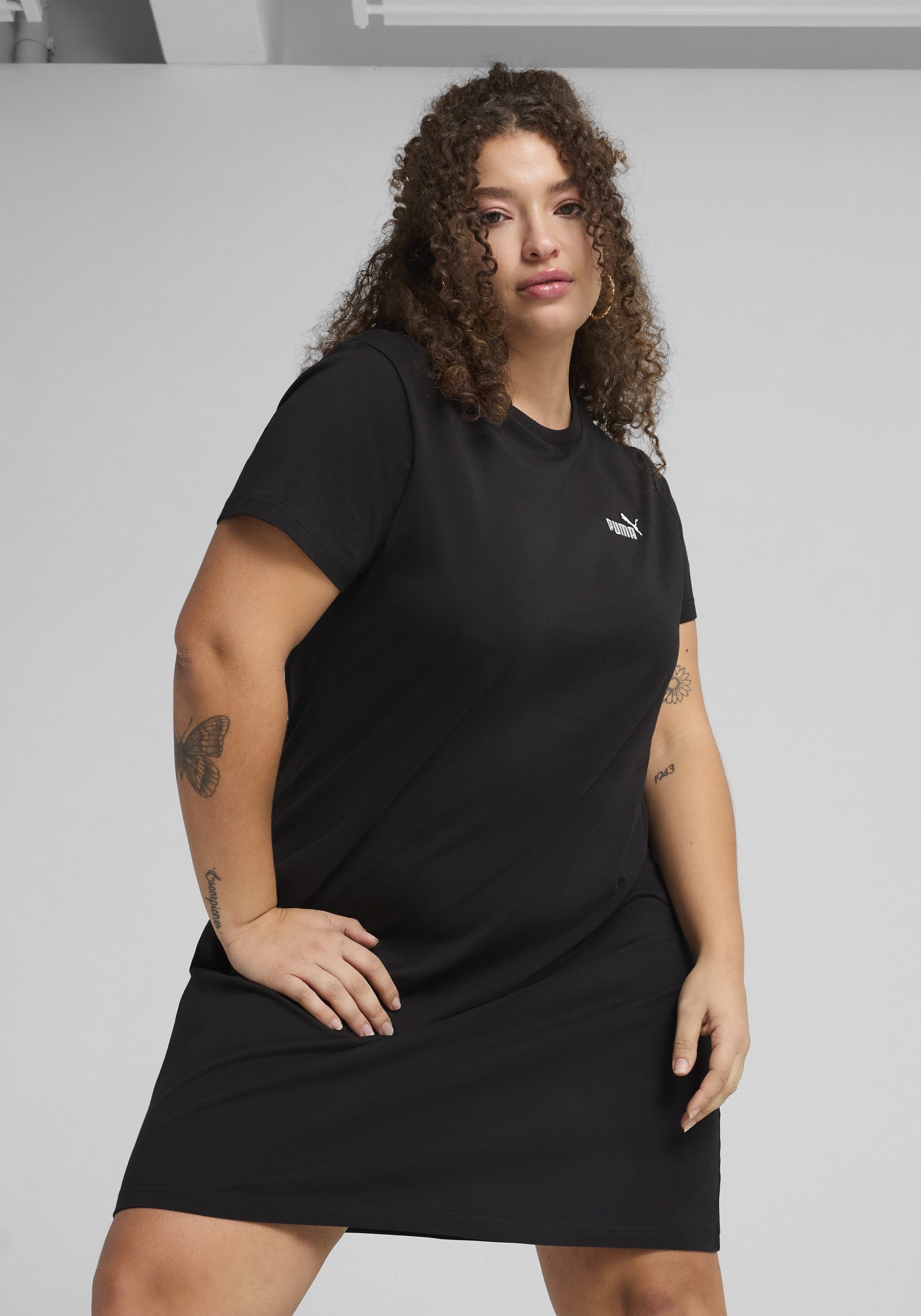 PUMA Shirtkleid ESS SMALL NO 1 LOGO SLIM DRESS sportlicher Stil, pflegeleicht
