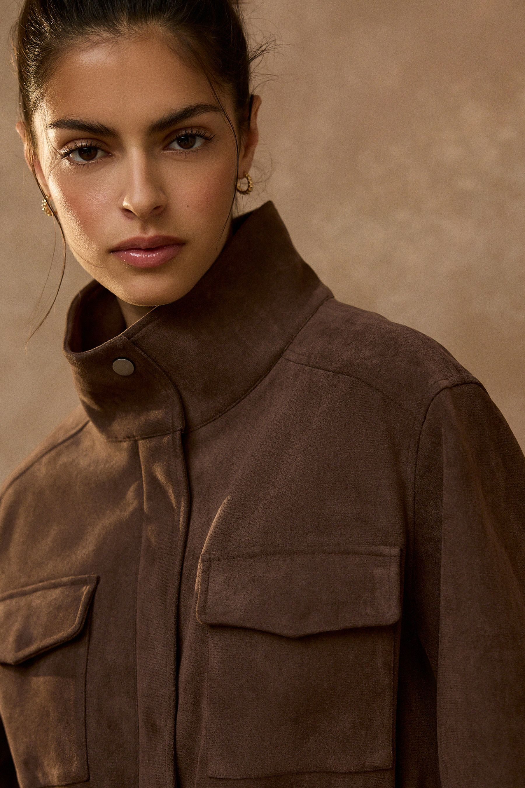 Next Lederjacke Taillierte Jacke aus Kunstvelourleder (1-St)