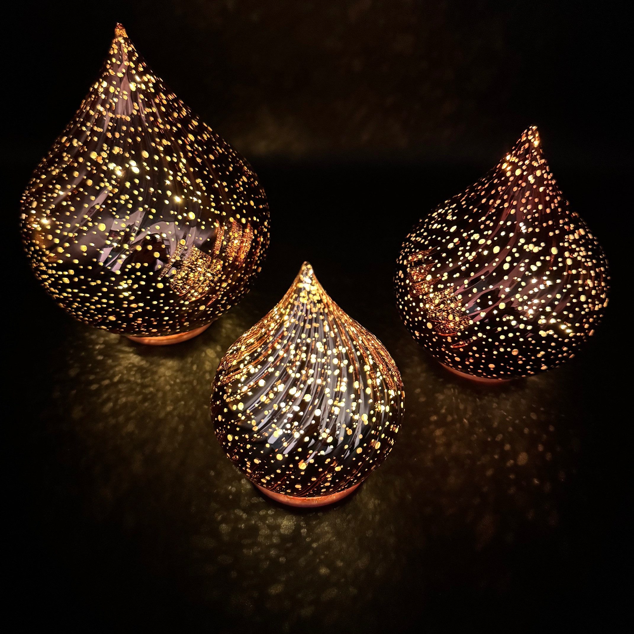 Online-Fuchs LED Dekolicht - 3 Glastropfen mit LED-Lichterkette, Funkeleffekt, Timer & PUNKTEN, 20 LED´s mit seichten Funkeleffekt, Warmweiß