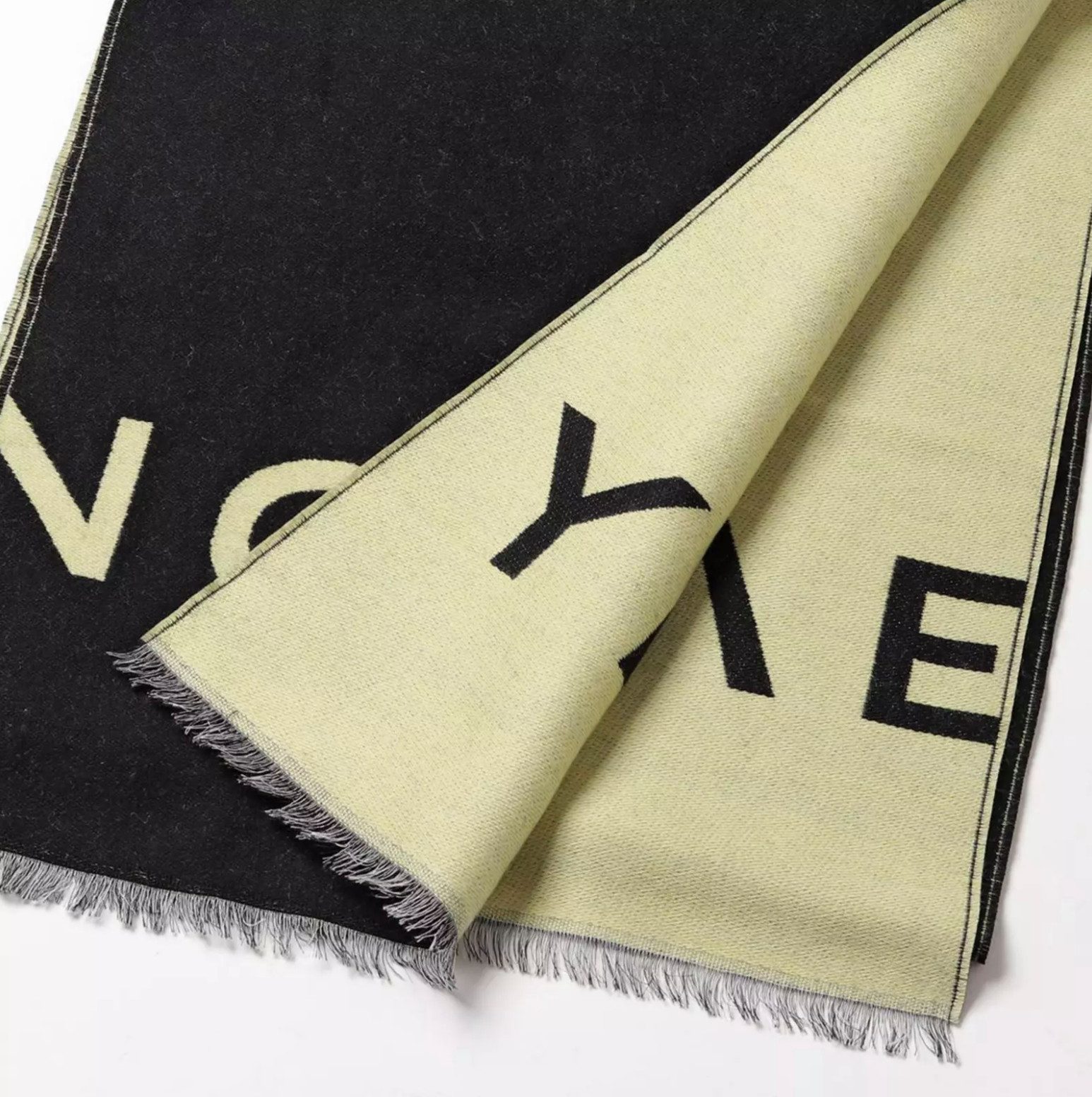 GIVENCHY Strickschal Unisex Signature Schal, Ein stilvolles Statement-Piece, das jedes Outfit aufwertet