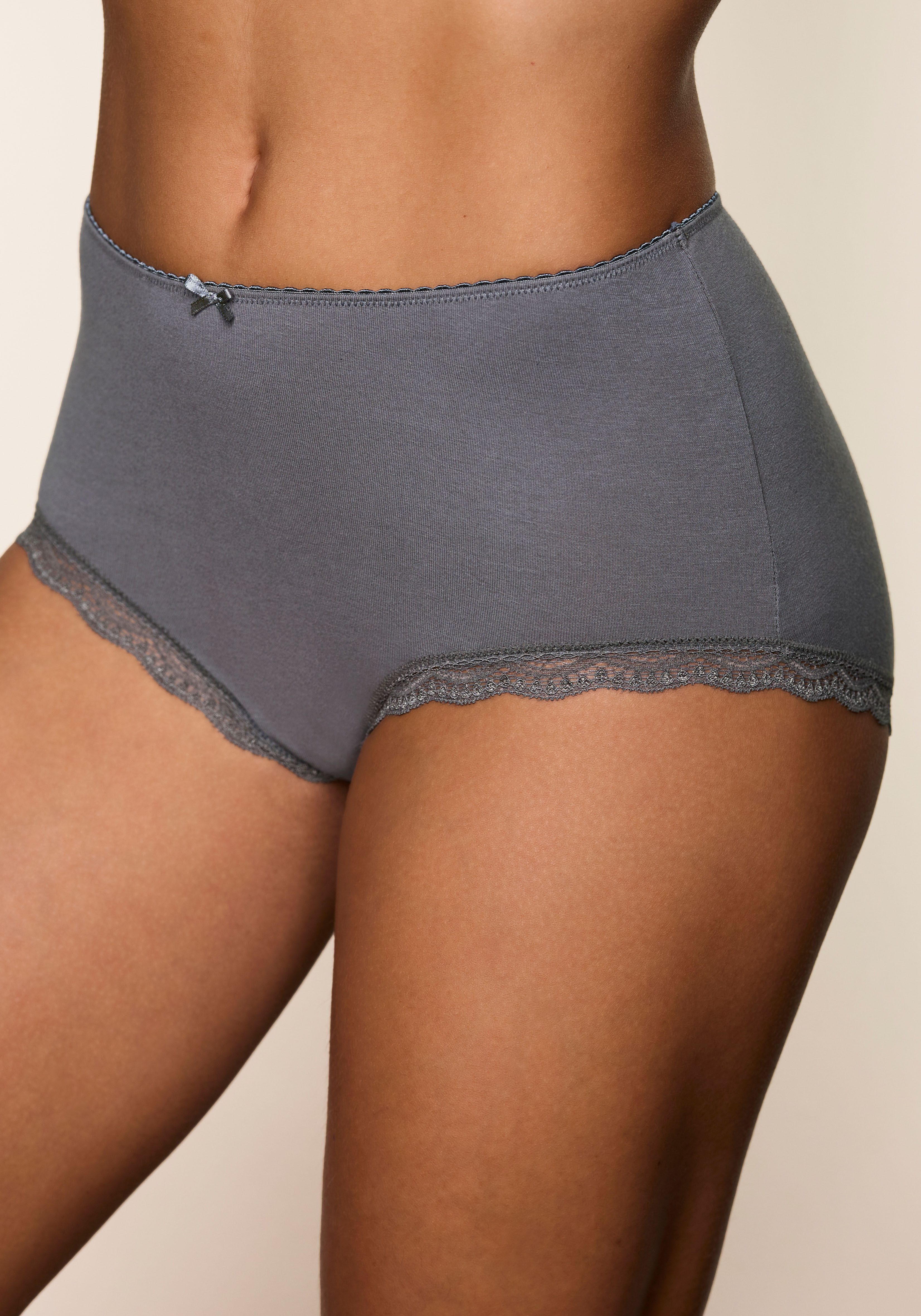 LASCANA Taillenslip (5er-Pack) aus elastischer Baumwolle mit zarter Spitze, mit Aufbewahrungsbox