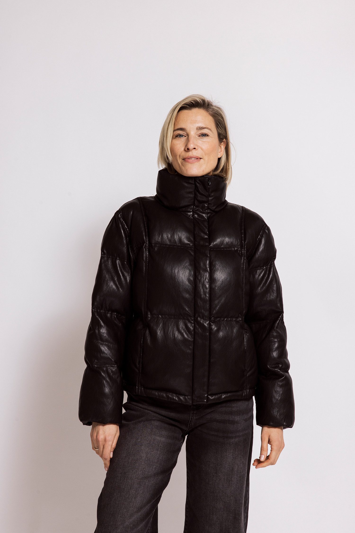 Zhrill Steppjacke KATARA casual Stil, bequeme Passform, unifarbenes Design