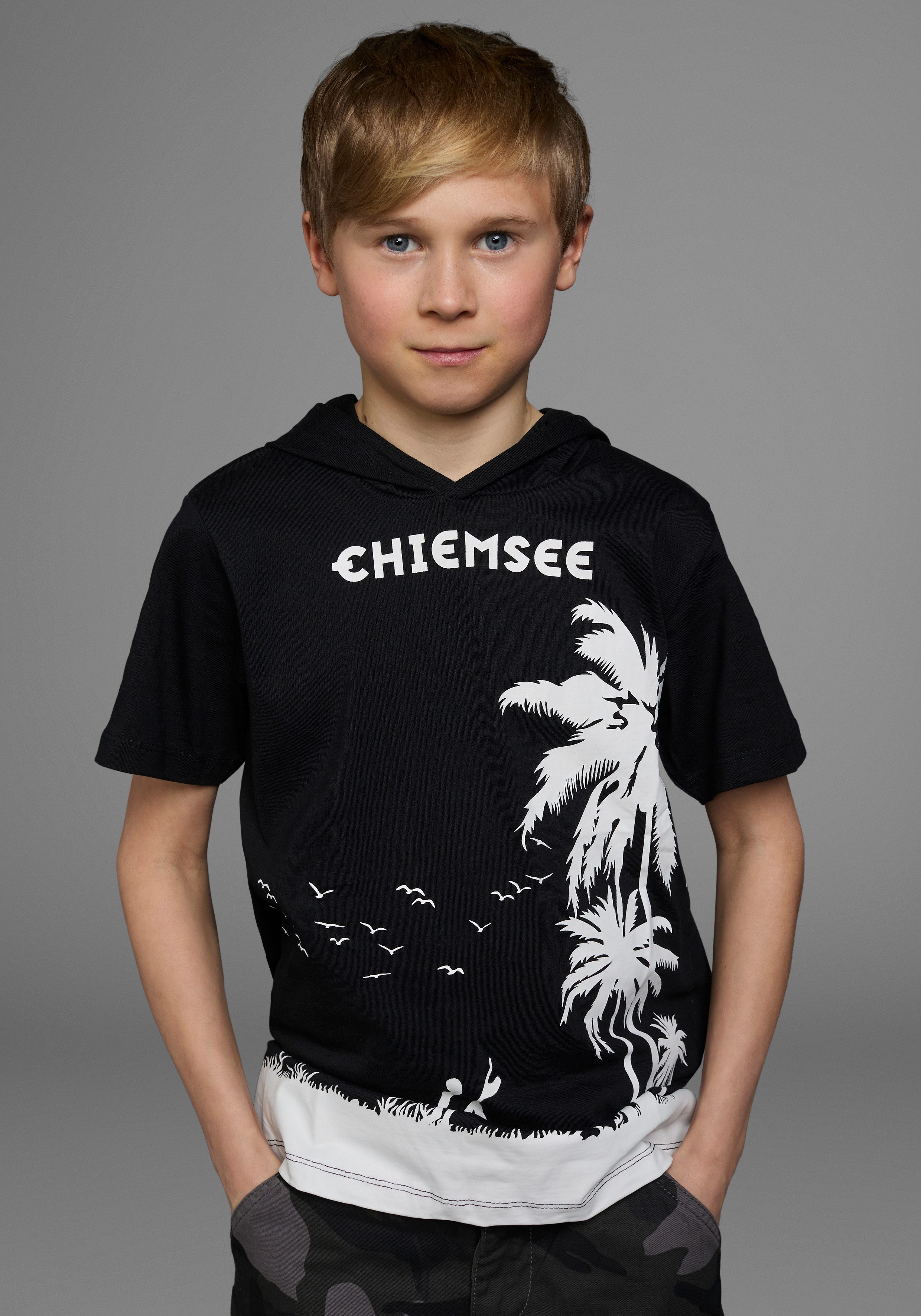Chiemsee T-Shirt mit Palmendruck kurzärmelig, bedruckt, mit Kapuze, aus Baumwolle, aus Jersey-Stoff