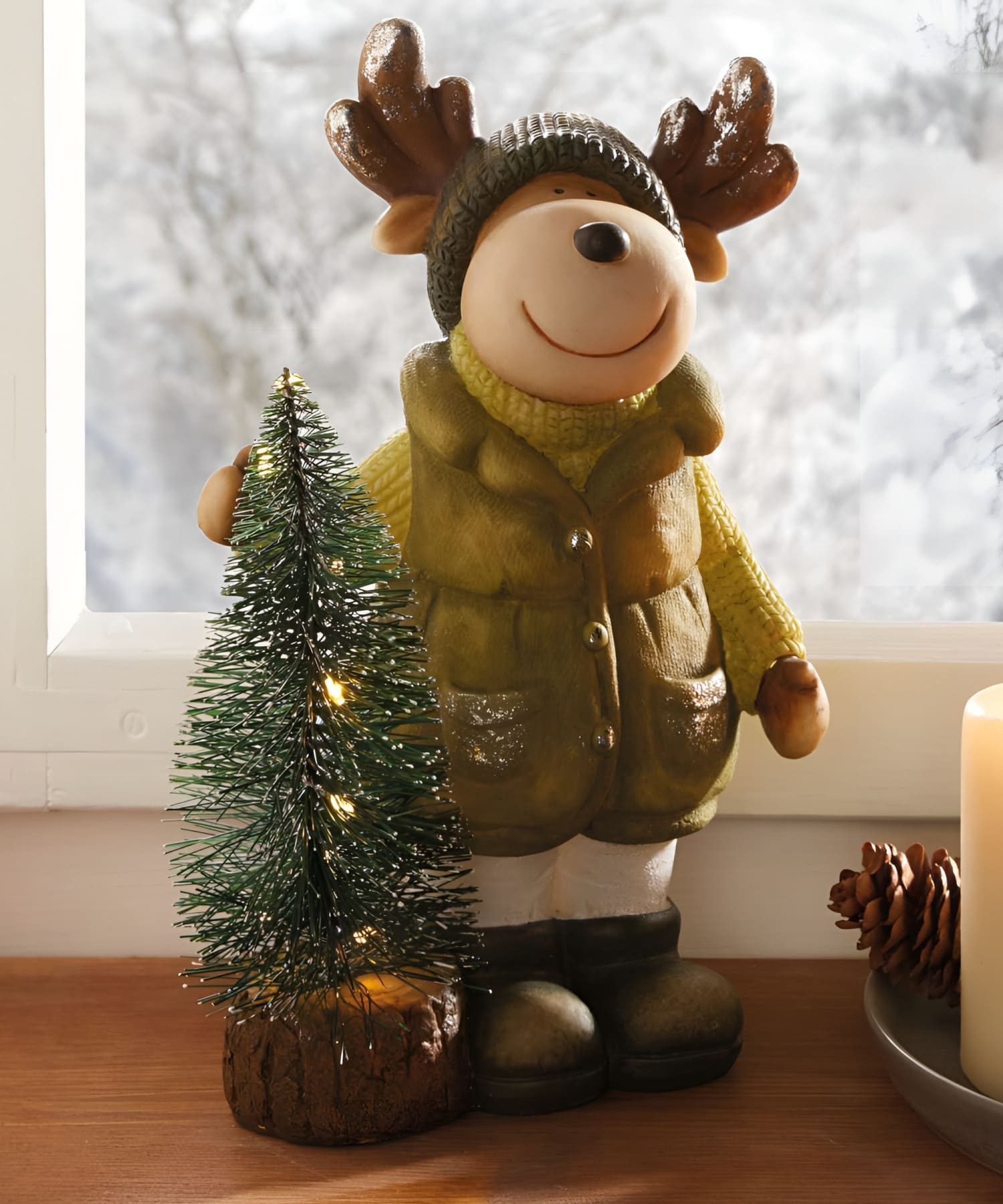 Dekoleidenschaft LED Dekofigur "Elch mit Tanne" mit LED Beleuchtung, Weihnachtsdeko, Leuchtdeko, Polyresin, Winterdeko 25 cm hoch