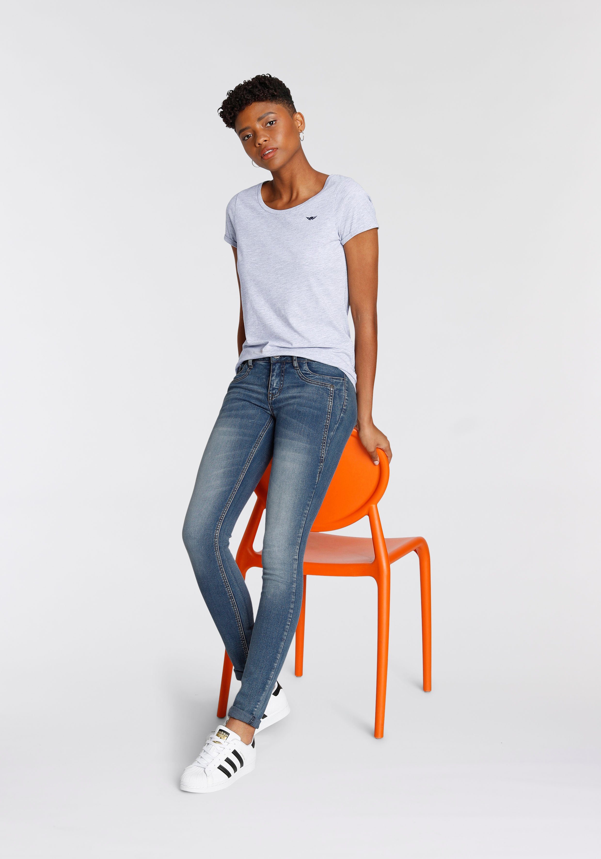 Arizona Skinny-fit-Jeans mit Keileinsätzen extra-enger Beinschnitt, niedrige Leibhöhe