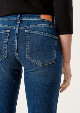 s.Oliver 5-Pocket-Jeans Jeans Karolin / Regular Fit / Mid Rise / Straight Leg Leder-Patch, Waschung