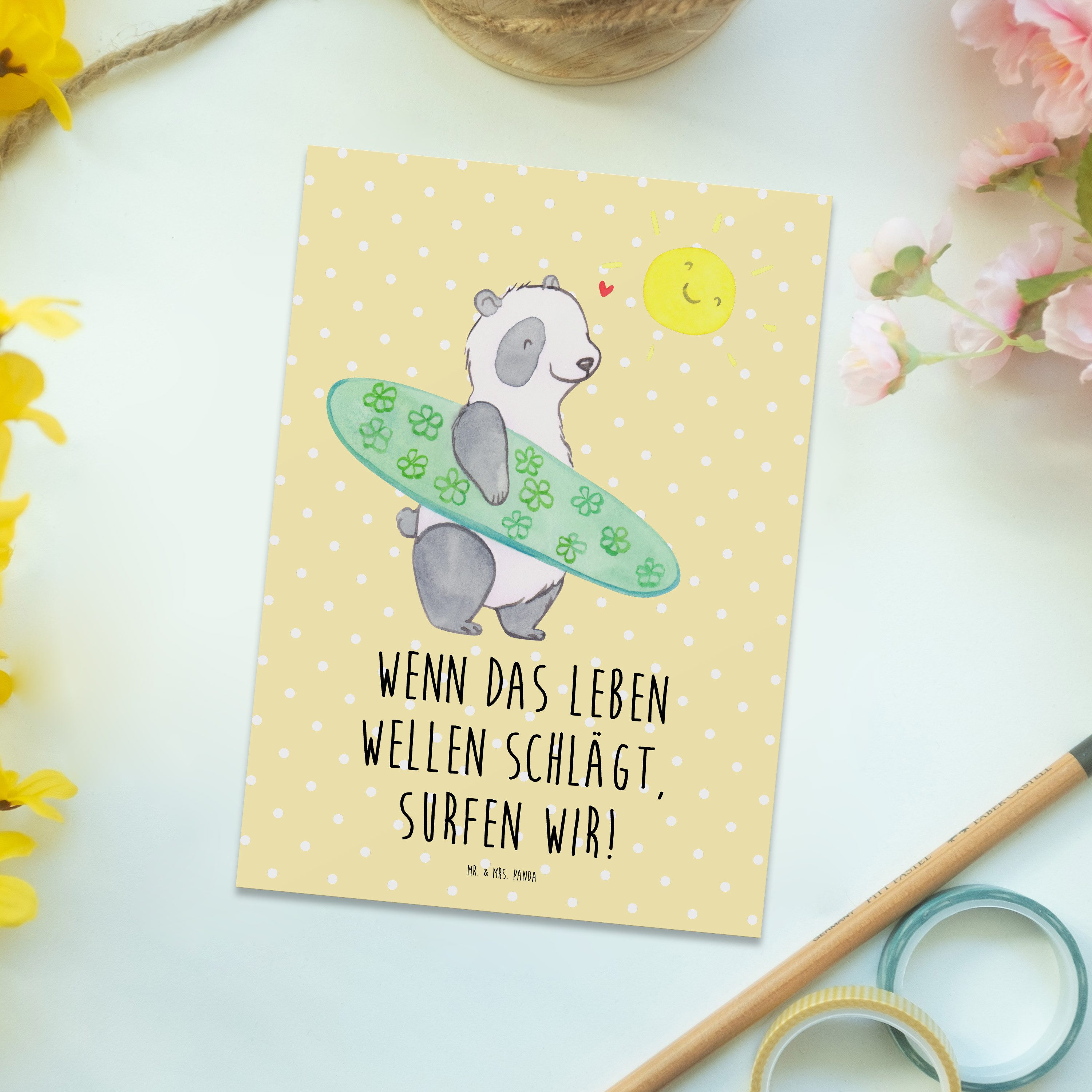Thumbnail - Mr. & Mrs. Panda Postkarte Sommer Wellen Surf - Gelb Pastell - Geschenk, surfen, Frühling, Winte, Hochglänzend veredelt