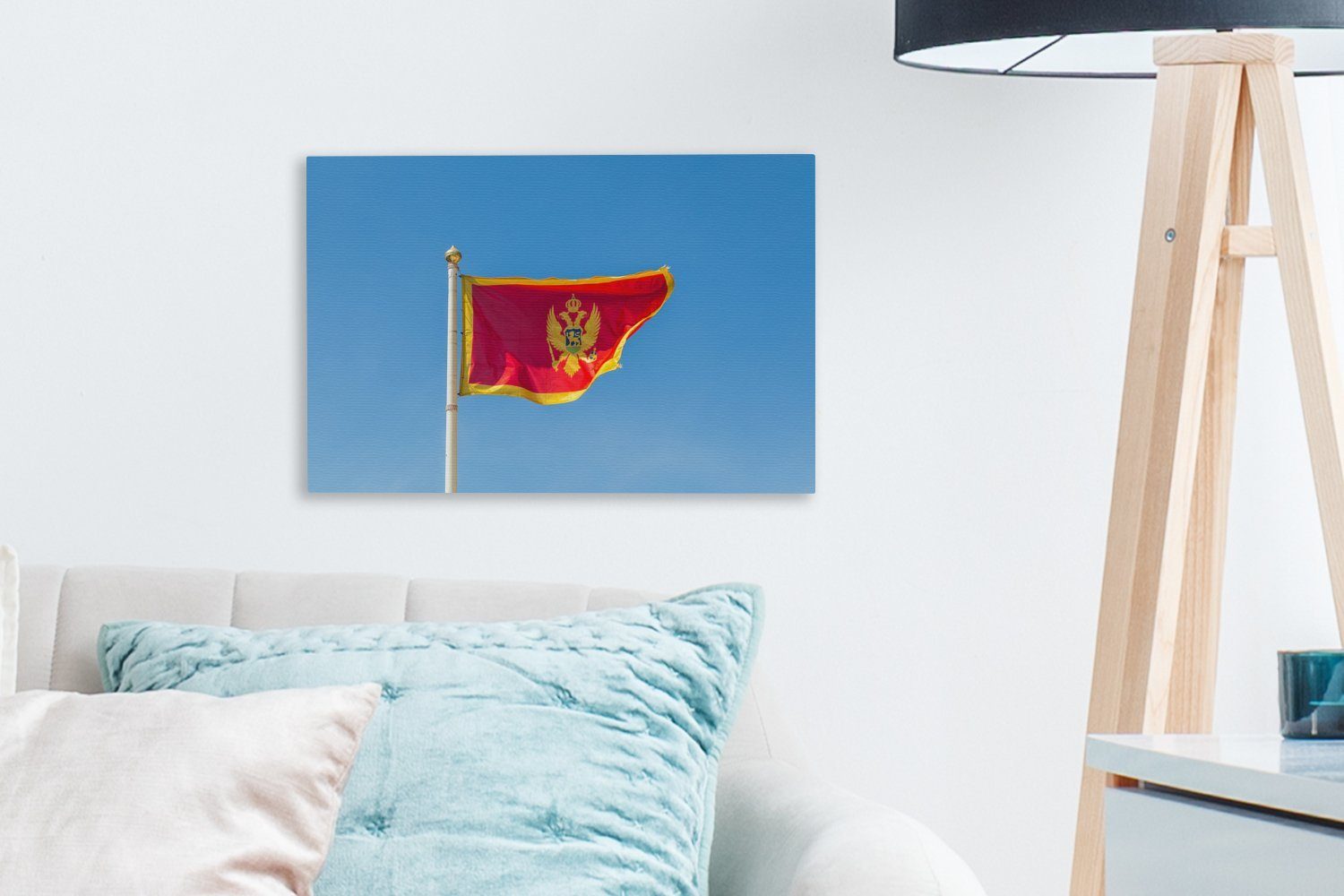 (1 blauen einem Wanddeko, 30x20 klaren Montenegro Wandbild OneMillionCanvasses® von Aufhängefertig, Flagge Leinwandbild cm Leinwandbilder, vor St), Himmel,