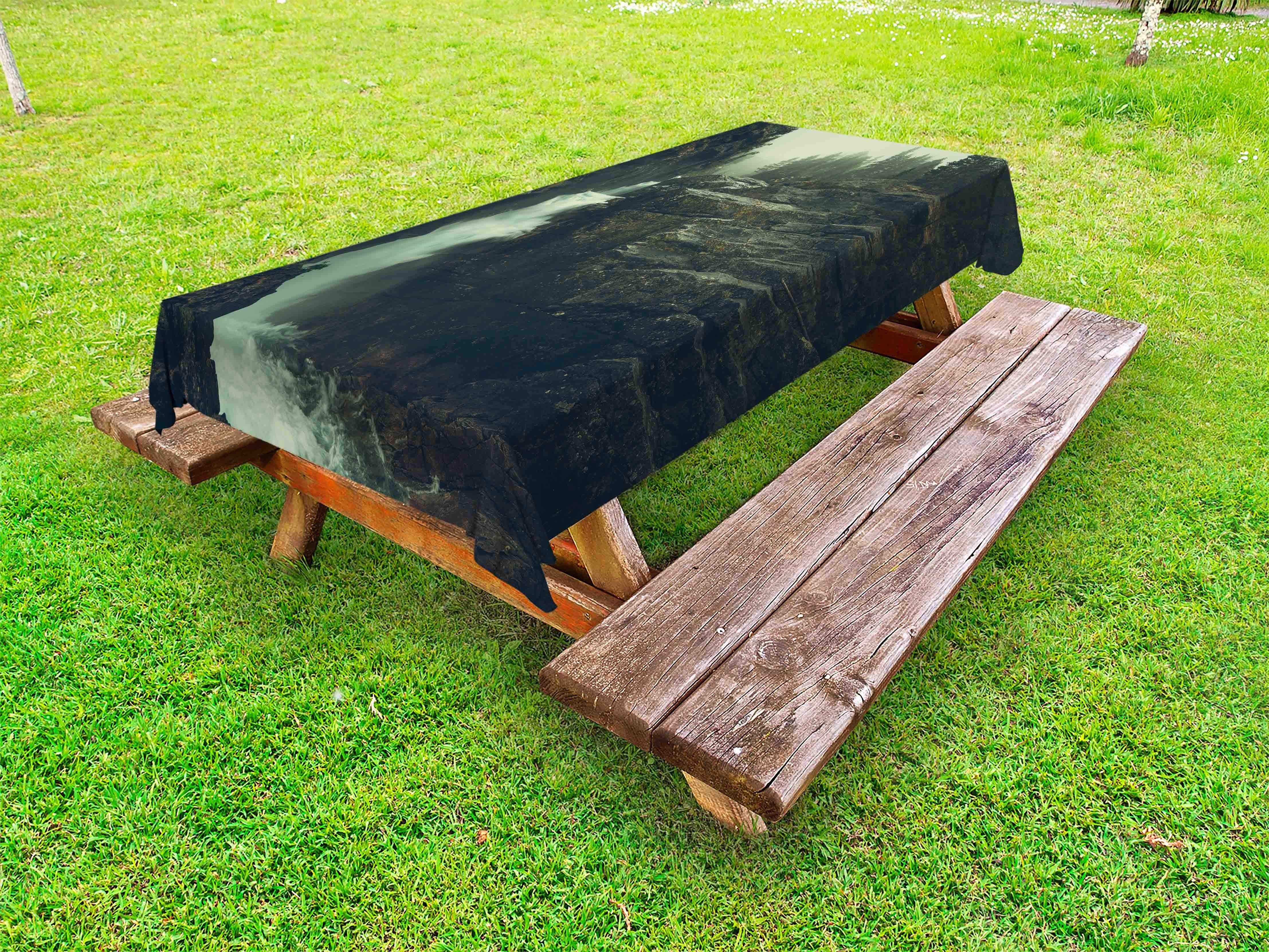 Abakuhaus Tischdecke dekorative waschbare Picknick-Tischdecke, Dunkler Wald Wasserfall in Norwegen