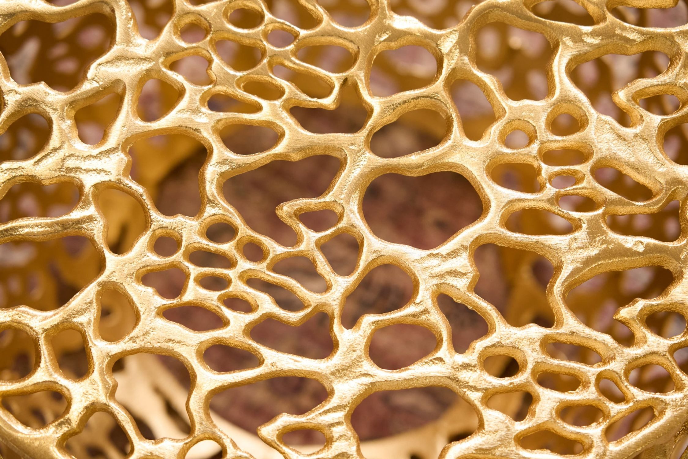 Licht-Erlebnisse Couchtisch ADISA, Handarbeit aus Metall in Gold 53 x 53 x 38 cm (LxBxH)