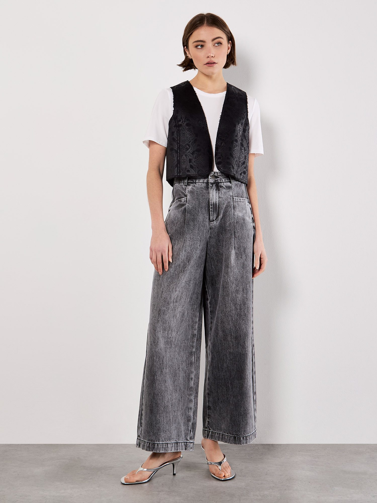 Apricot Kurzweste Kurzweste mit Paisley-Prägung günstig online kaufen