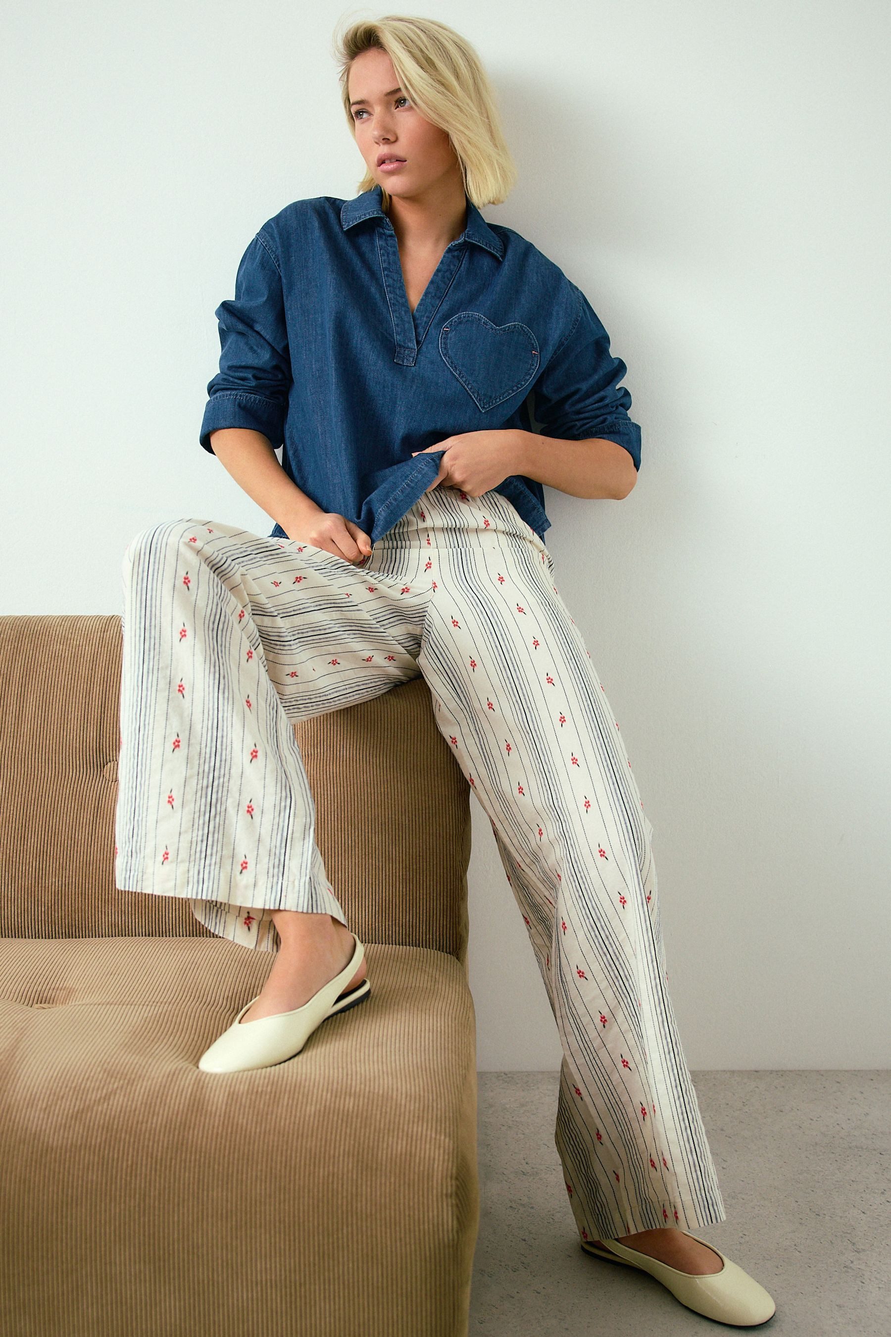 Next Palazzohose Gestreifte Hose mit weitem Bein und Blumen (1-tlg)
