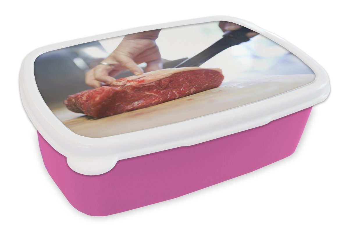 MuchoWow Lunchbox Der Fleischer schneidet das Fleisch, Kunststoff, (2-tlg), Brotbox für Erwachsene, Brotdose Kinder, Snackbox, Mädchen, Kunststoff rosa