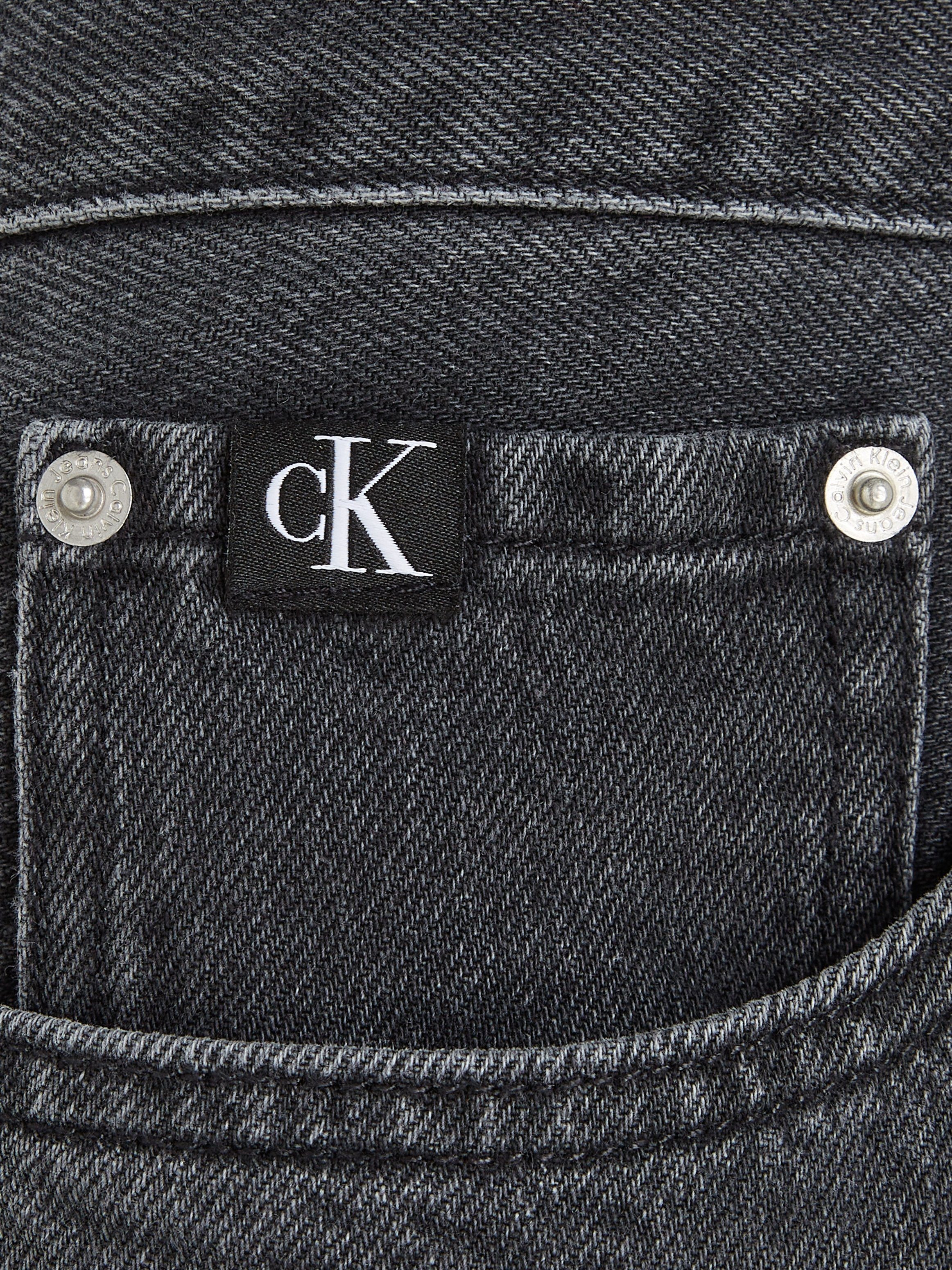 Jeans Klein STRAIGHT Straight-Jeans AUTHENTIC Denim_Black32 mit Calvin Logo-Badge