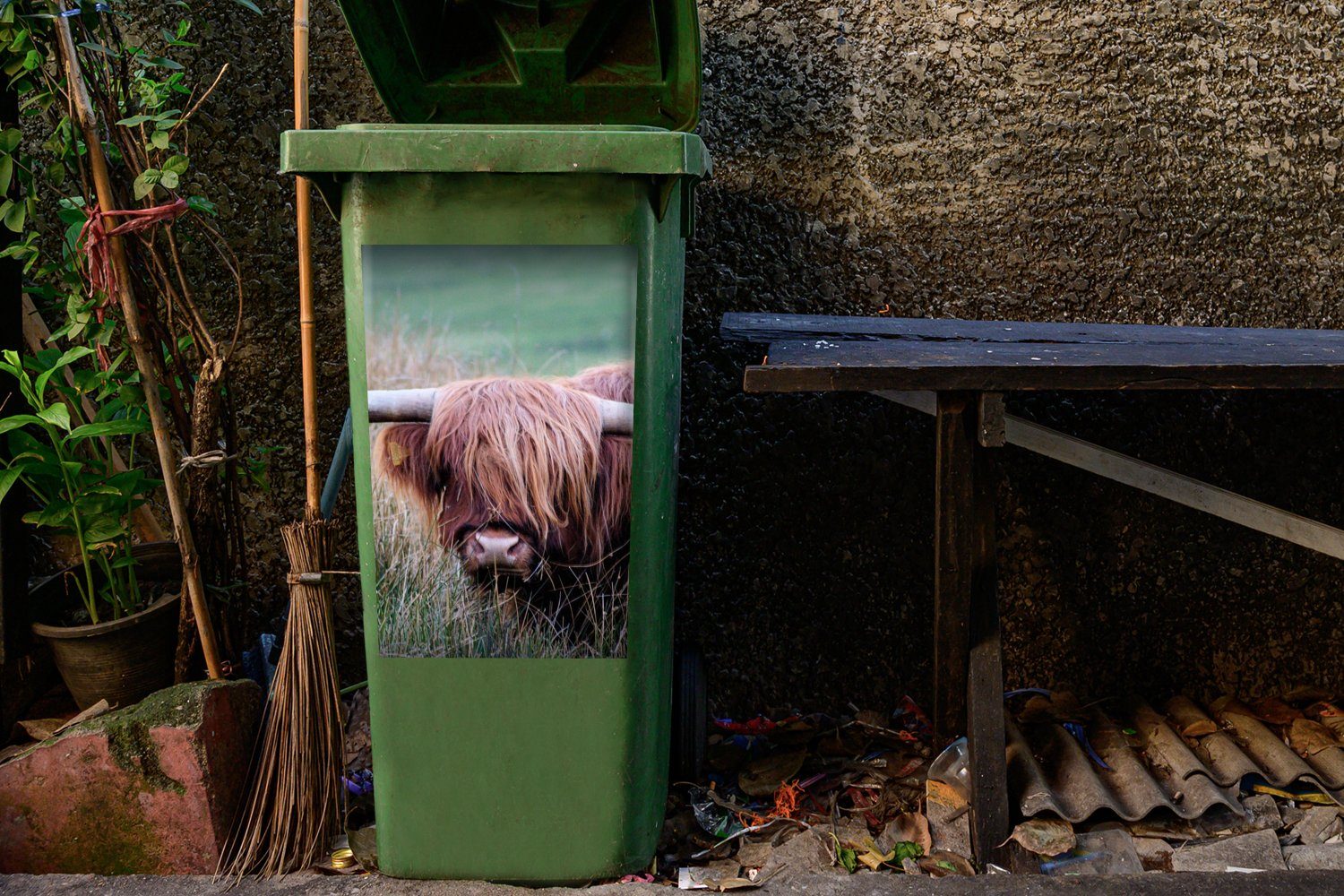 MuchoWow Wandsticker - Mülltonne, Container, - Mülleimer-aufkleber, Gras Highlander (1 Sticker, Hörner Schottischer St), Abfalbehälter