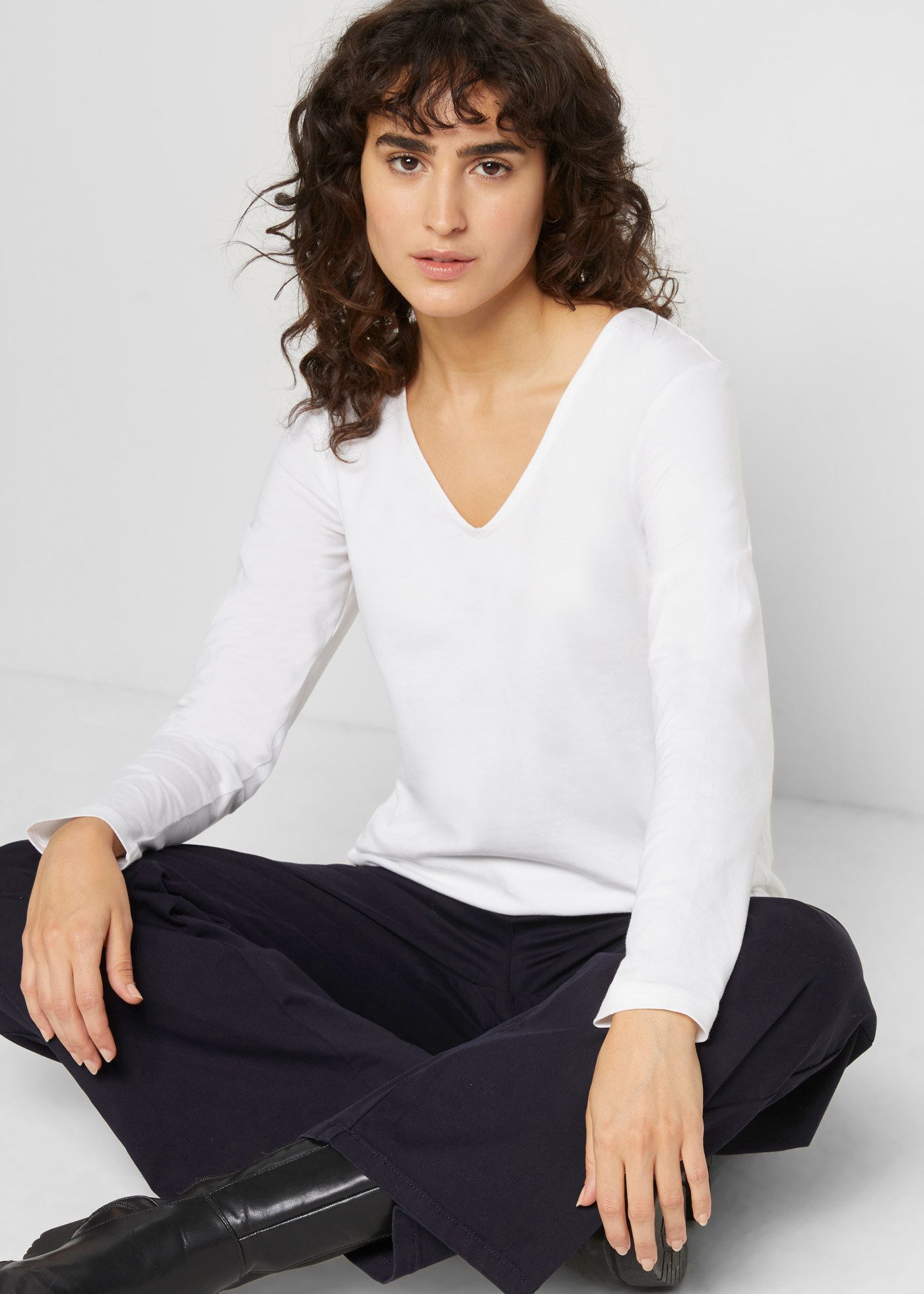 bonprix Langarmshirt schmal geschnittene Passform, V-Ausschnitt