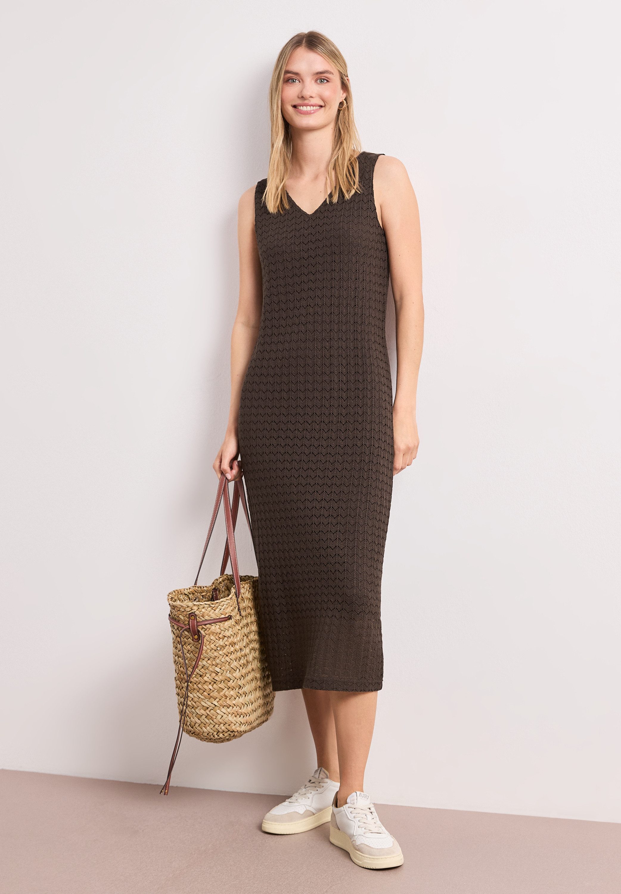 STREET ONE Midikleid mit V-Neck aus Spitze