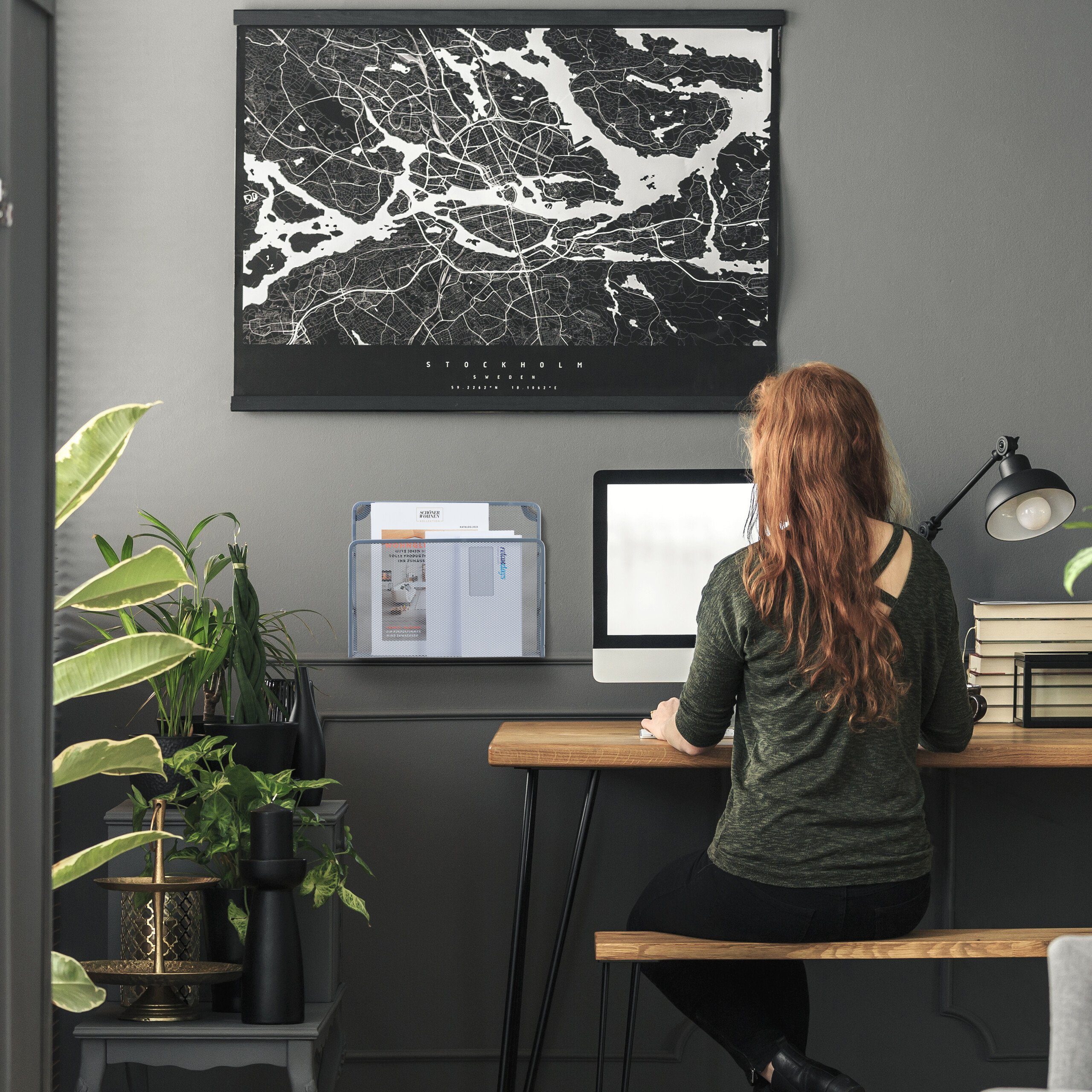 relaxdays Zeitungsständer Zeitschriftenhalter Wand, silber