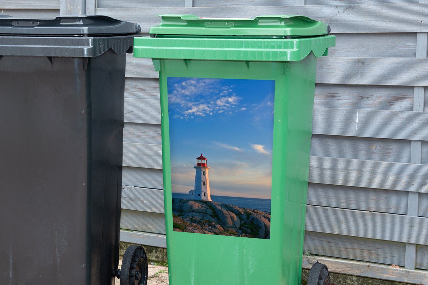 St), Leuchtturms in (1 MuchoWow Sticker, Mülleimer-aufkleber, Container, Mülltonne, Wandsticker Abfalbehälter eines Nahaufnahme Nova Scotia